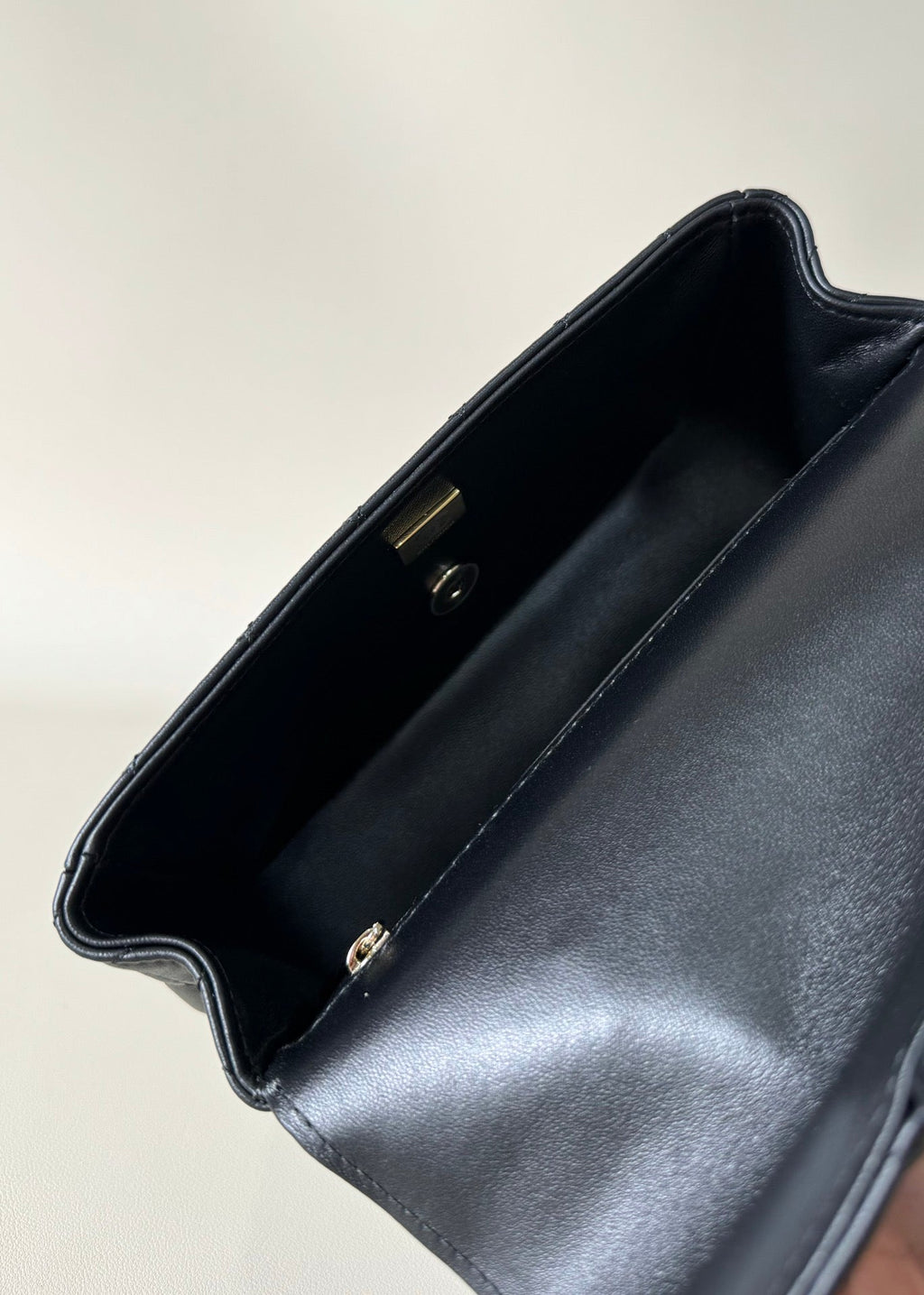 24A MINI FLAP BAG TOP HANDLE 20CM BLACK LAMBSKIN SILVER HARDWARE