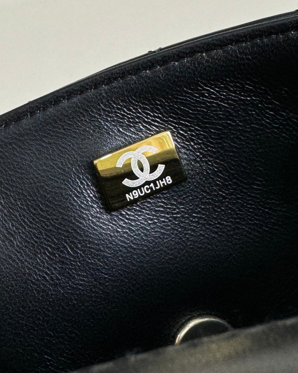 24A MINI FLAP BAG TOP HANDLE 20CM BLACK LAMBSKIN SILVER HARDWARE