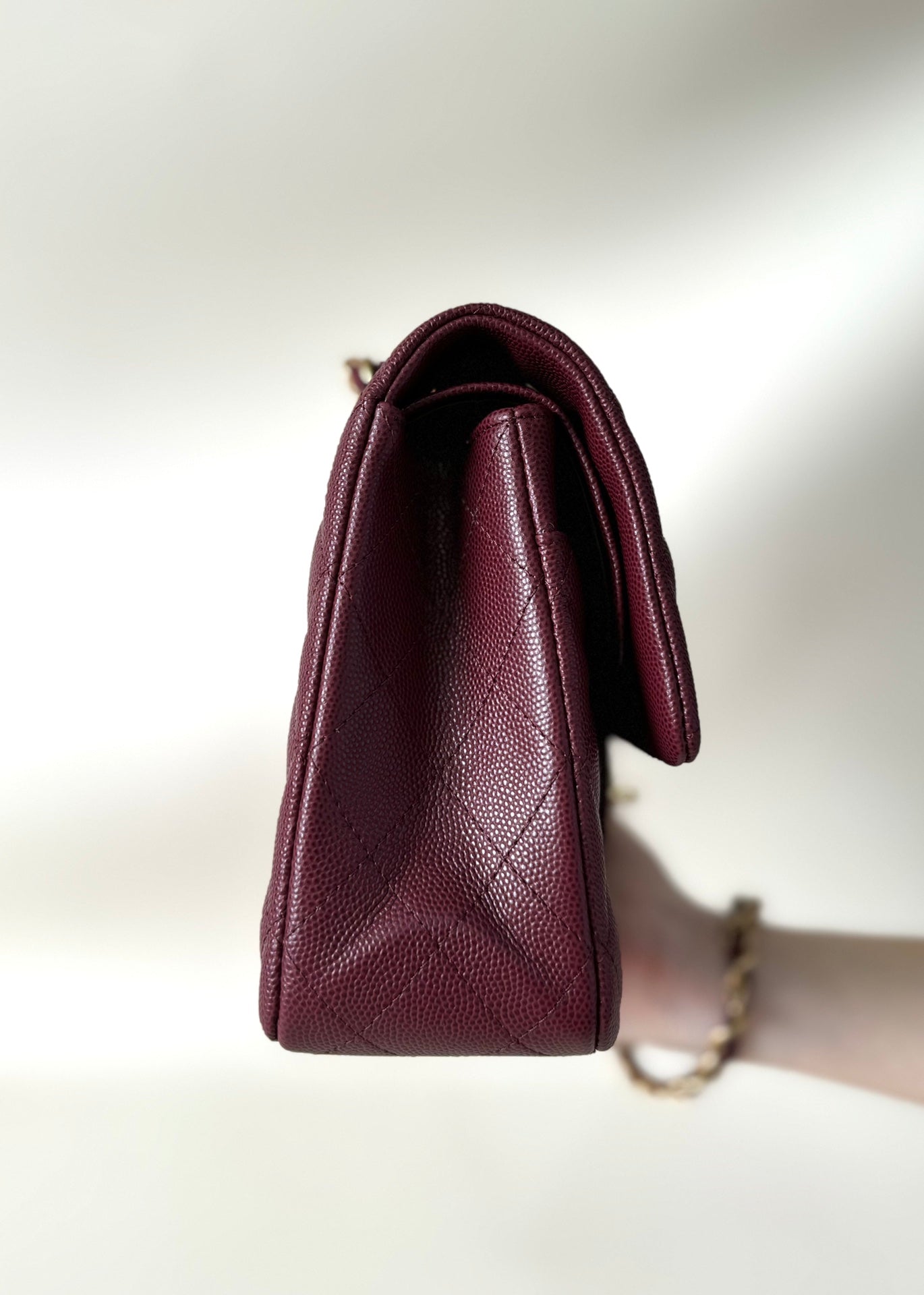 FLAP BAG MEDIUM 25 BURGUNDY CAVIAR GOLD HARDWARE