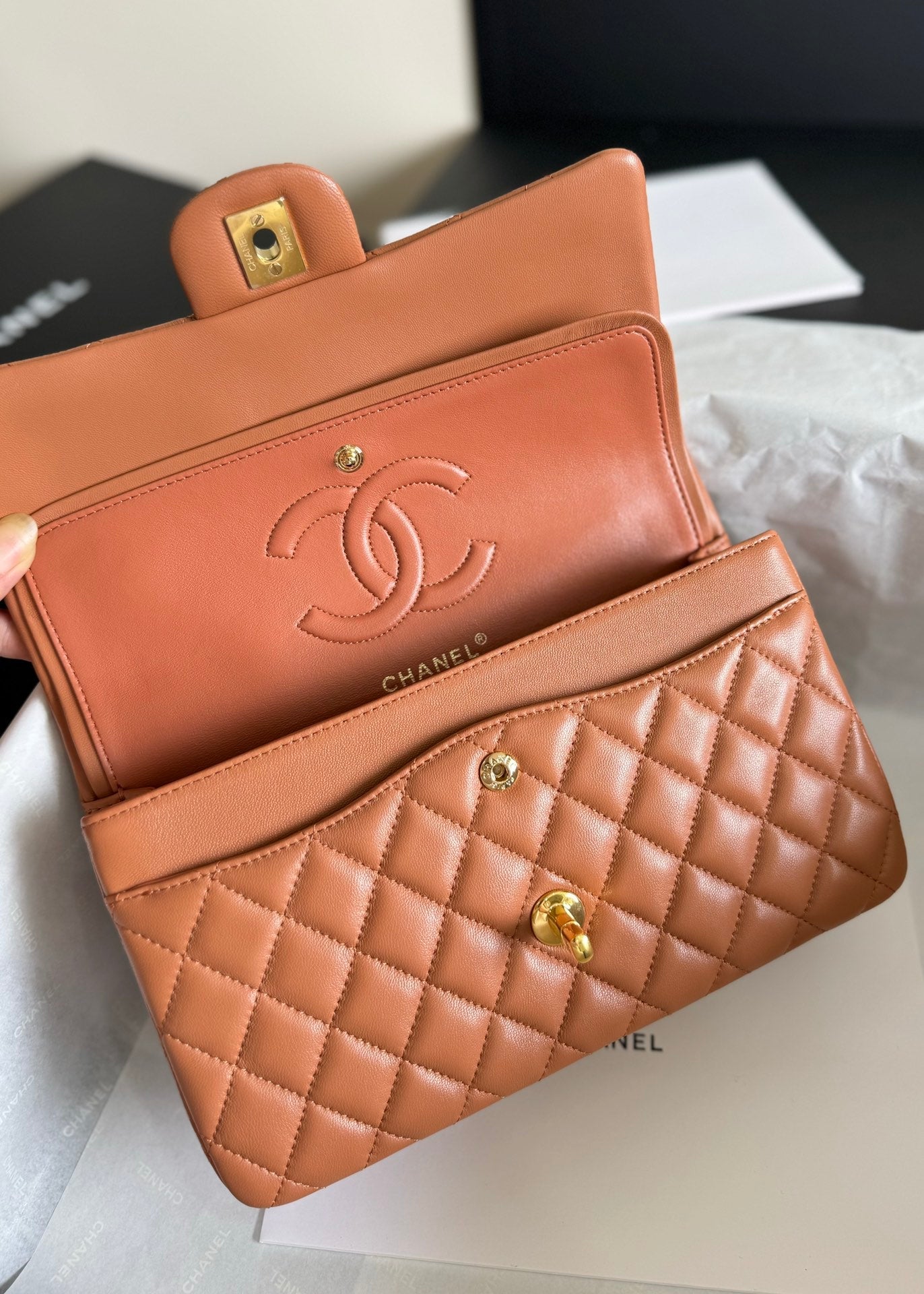 FLAP BAG MEDIUM 25 BROWN LAMBSKIN GOLD HARDWARE