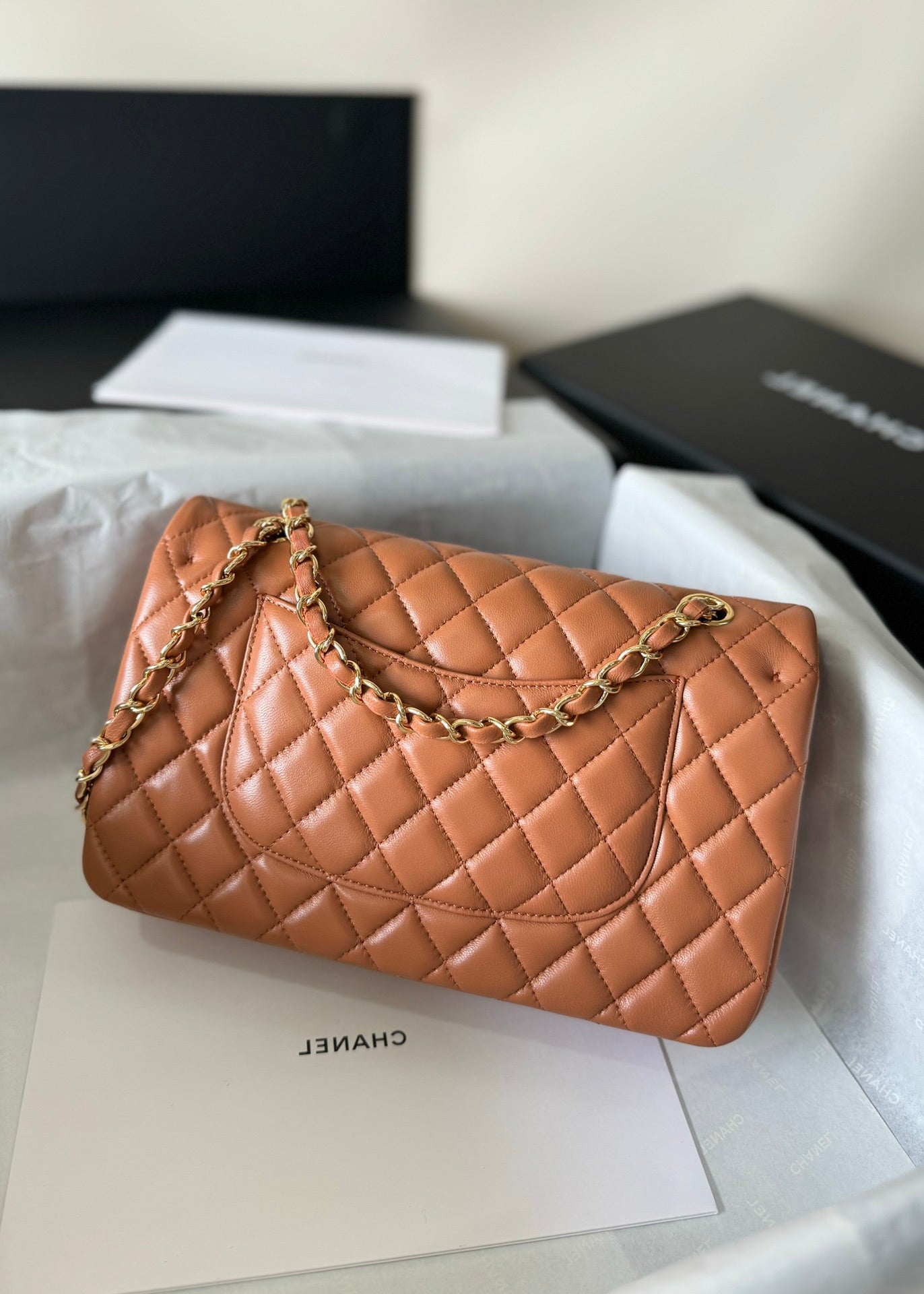 SAC À RABAT MOYEN 25 CUIR D'AGNEAU MARRON QUINCAILLERIE DORÉ