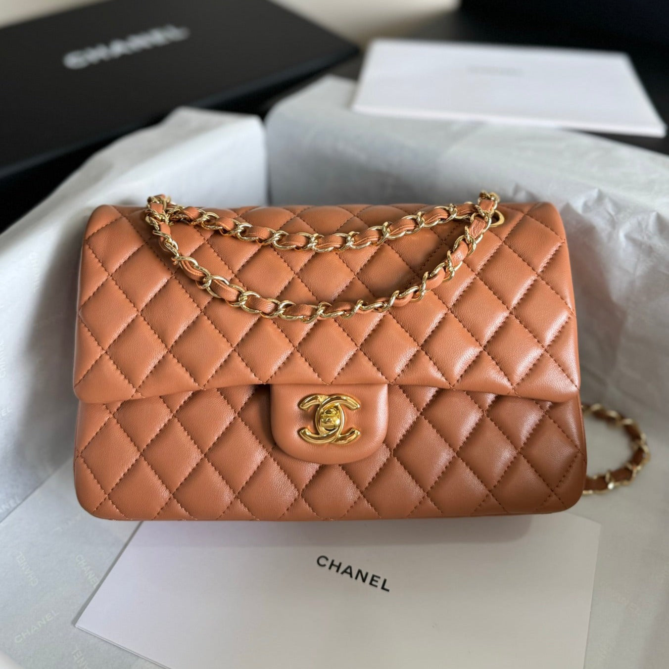 FLAP BAG MEDIUM 25 BROWN LAMBSKIN GOLD HARDWARE