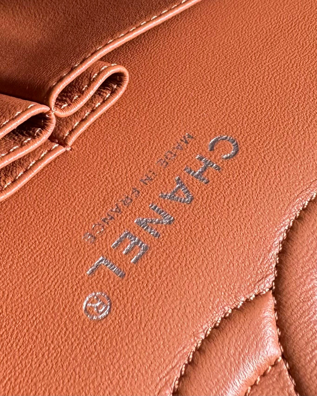 SAC À RABAT MOYEN 25 CUIR D'AGNEAU MARRON QUINCAILLERIE ARGENTÉE