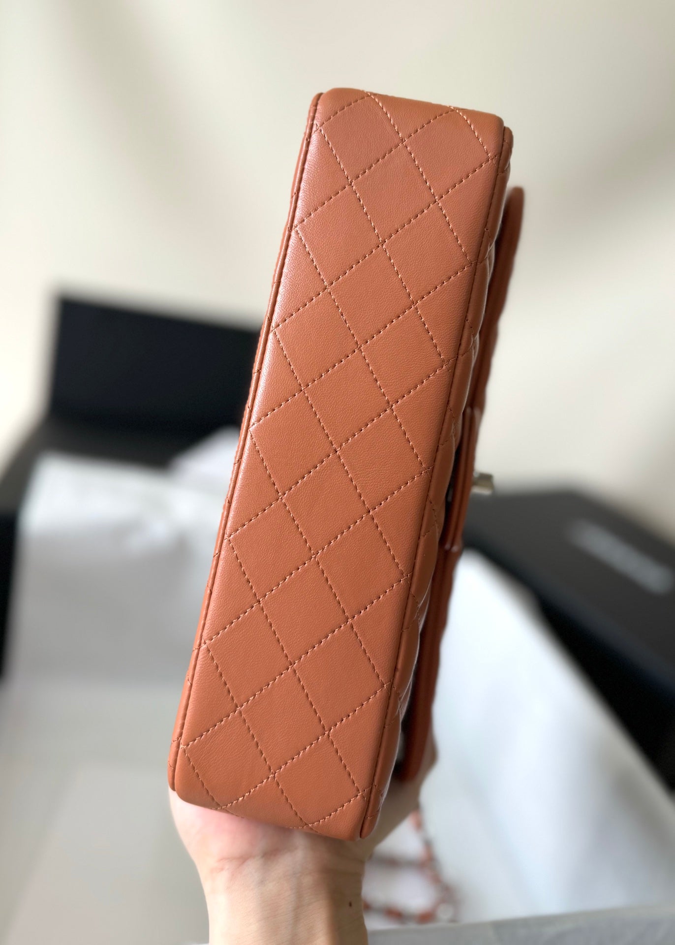 SAC À RABAT MOYEN 25 CUIR D'AGNEAU MARRON QUINCAILLERIE ARGENTÉE
