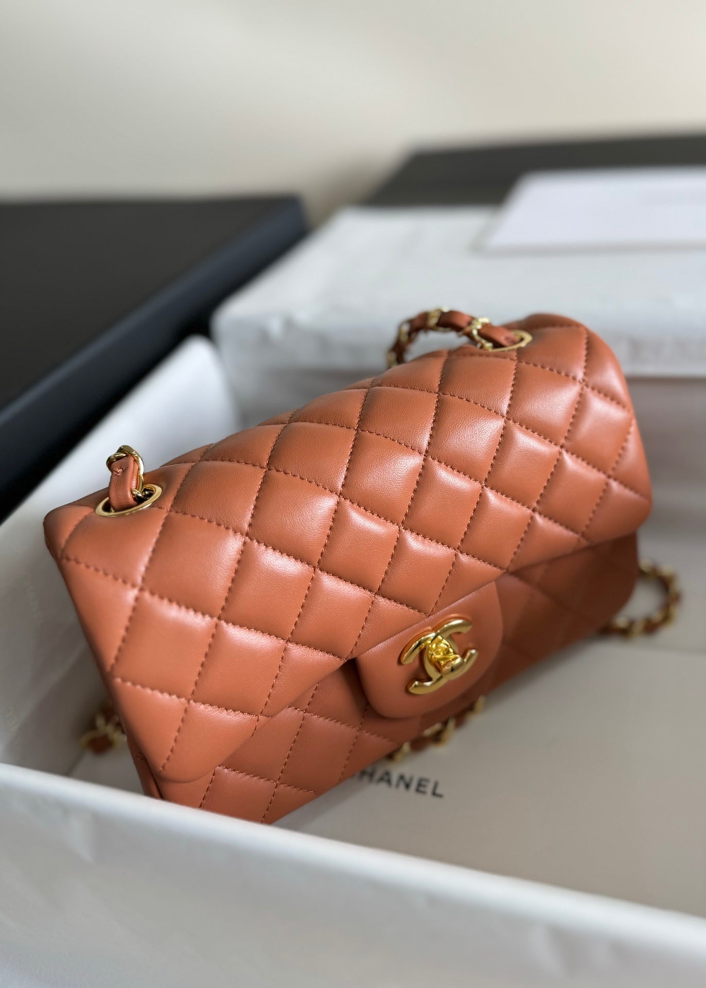 FLAP BAG MINI 20 BROWN LAMBSKIN GOLD HARDWARE