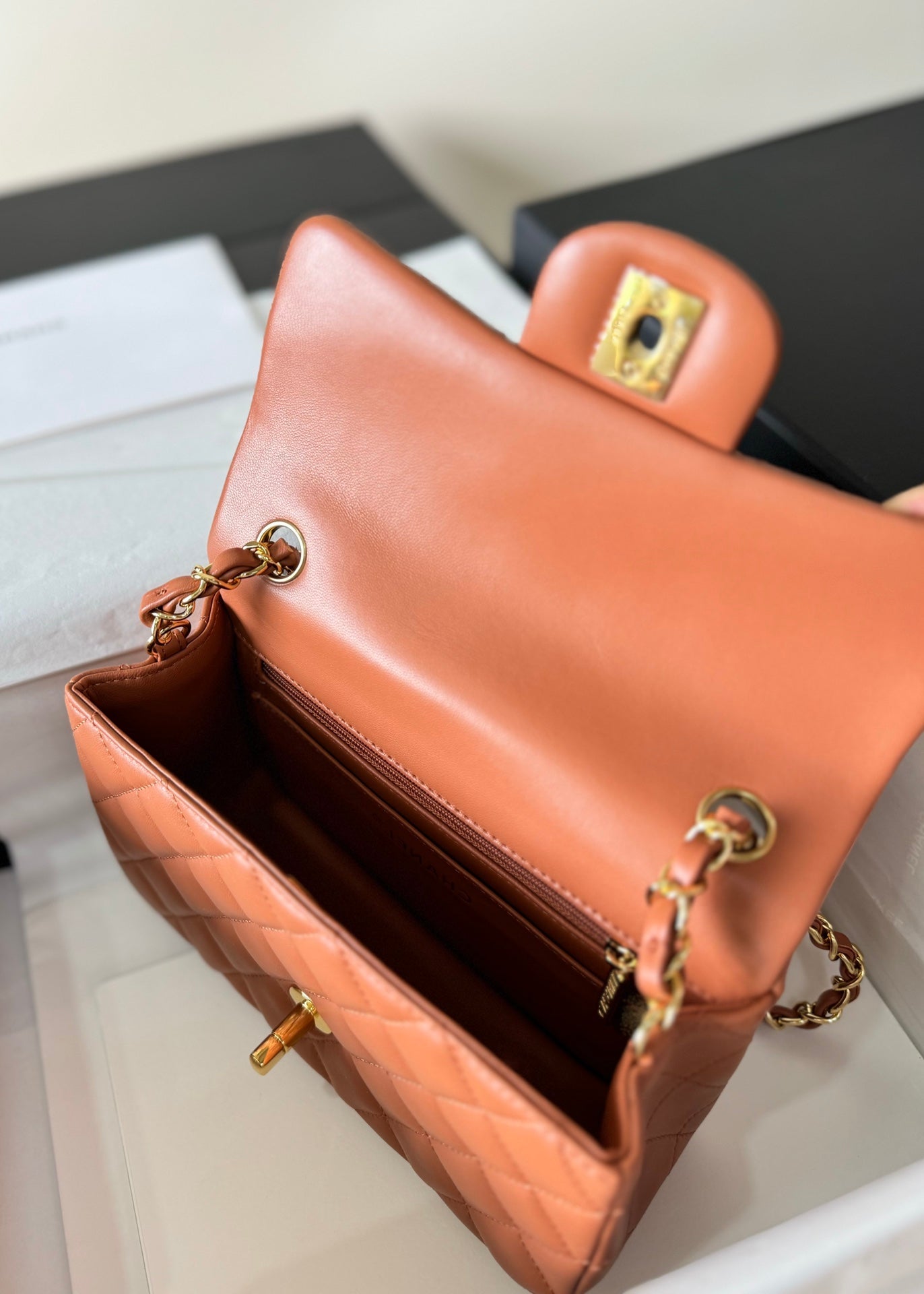 FLAP BAG MINI 20 BROWN LAMBSKIN GOLD HARDWARE