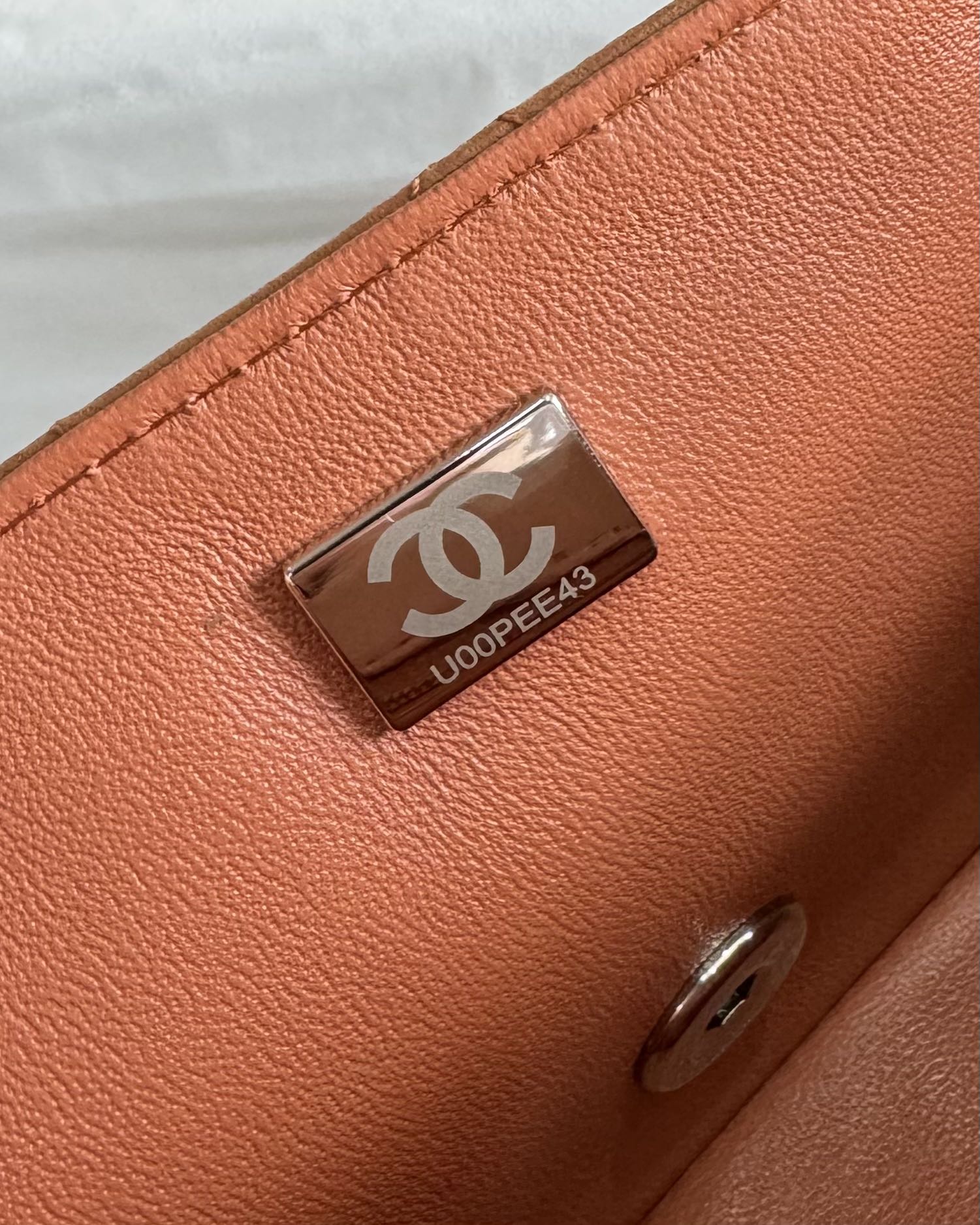 SAC À RABAT MINI 20 EN CUIR D'AGNEAU MARRON QUINCAILLERIE ARGENTÉE 