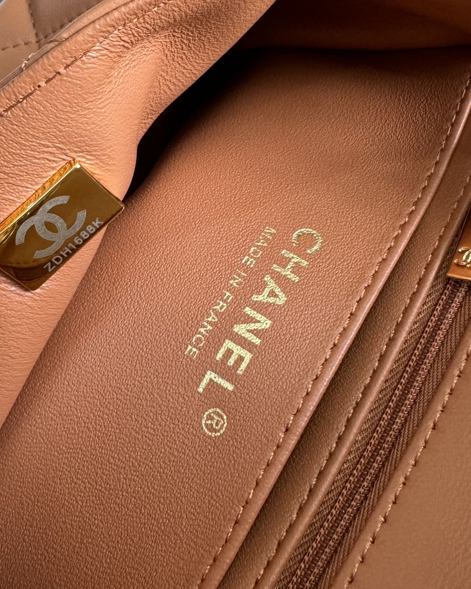 MINI FLAP BAG 17 BROWN LAMBSKIN GOLD HARDWARE