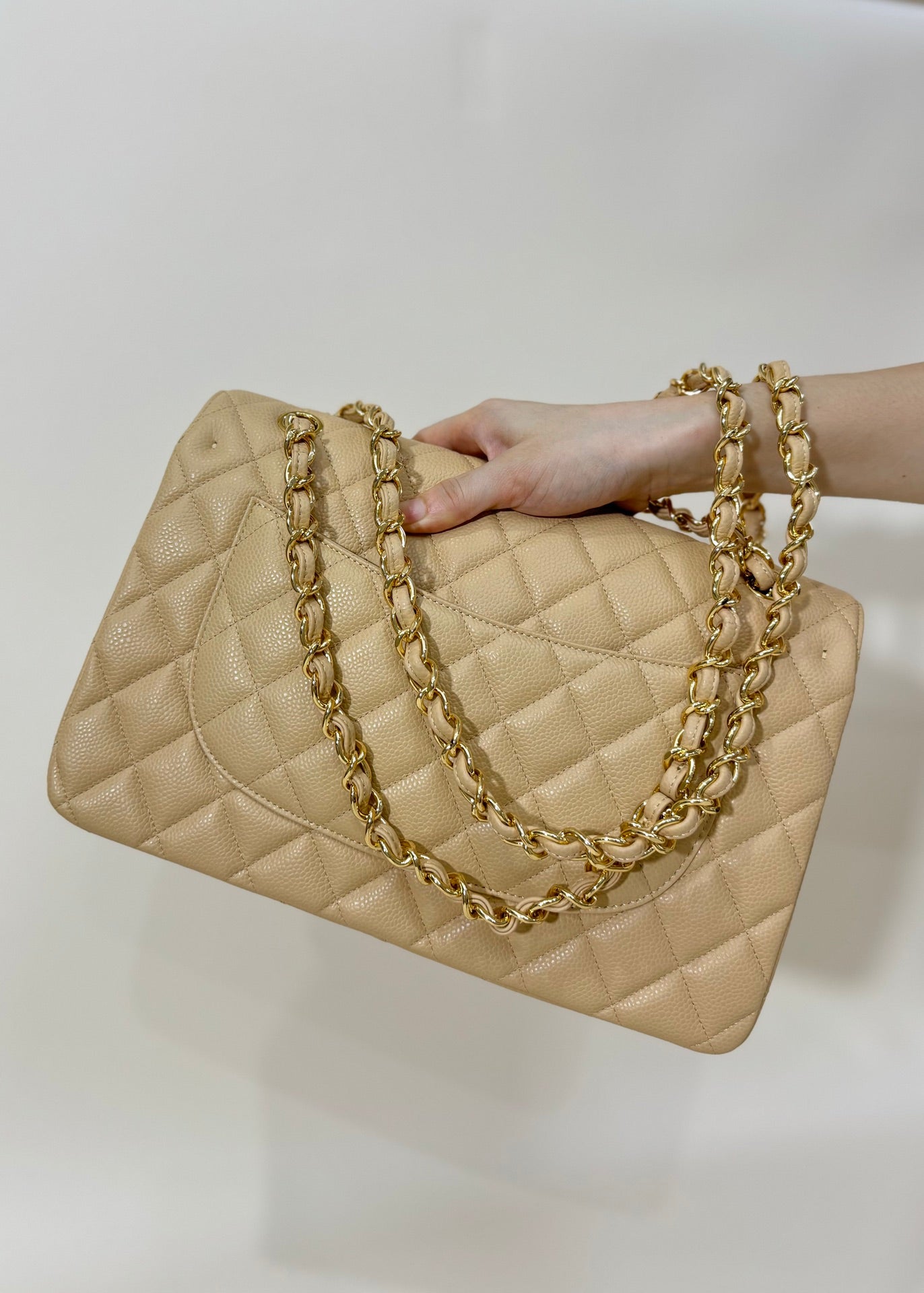 FLAP BAG MEDIUM 25 BEIGE CAVIAR GOLD HARDWARE