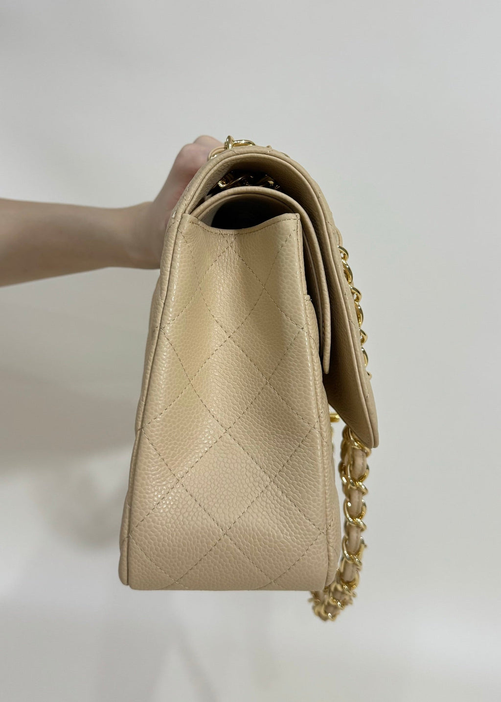 FLAP BAG MEDIUM 25 BEIGE CAVIAR GOLD HARDWARE