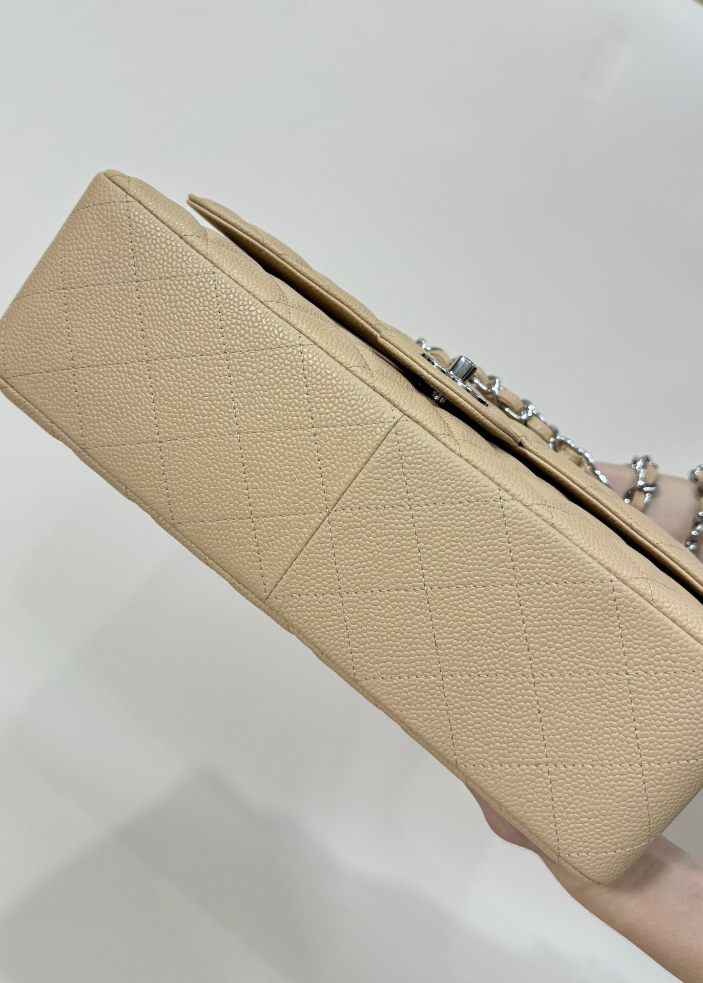 FLAP BAG MEDIUM 25 BEIGE CAVIAR SILVER HARDWARE