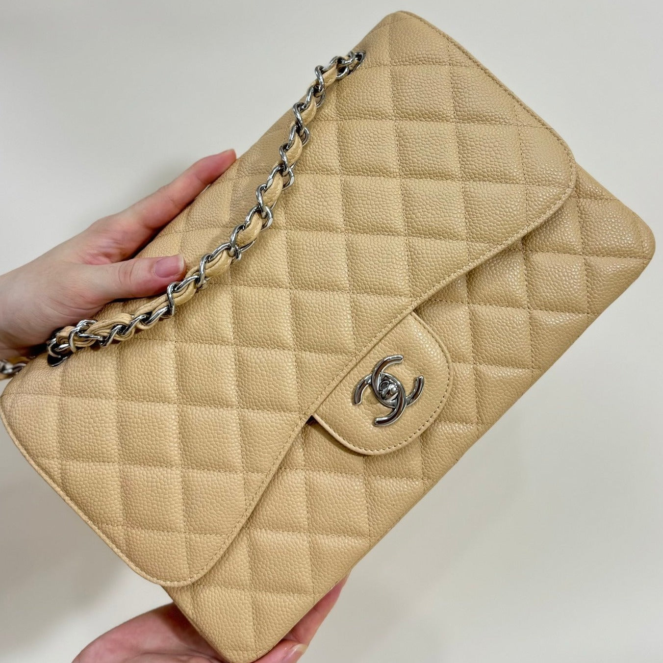 FLAP BAG MEDIUM 25 BEIGE CAVIAR SILVER HARDWARE
