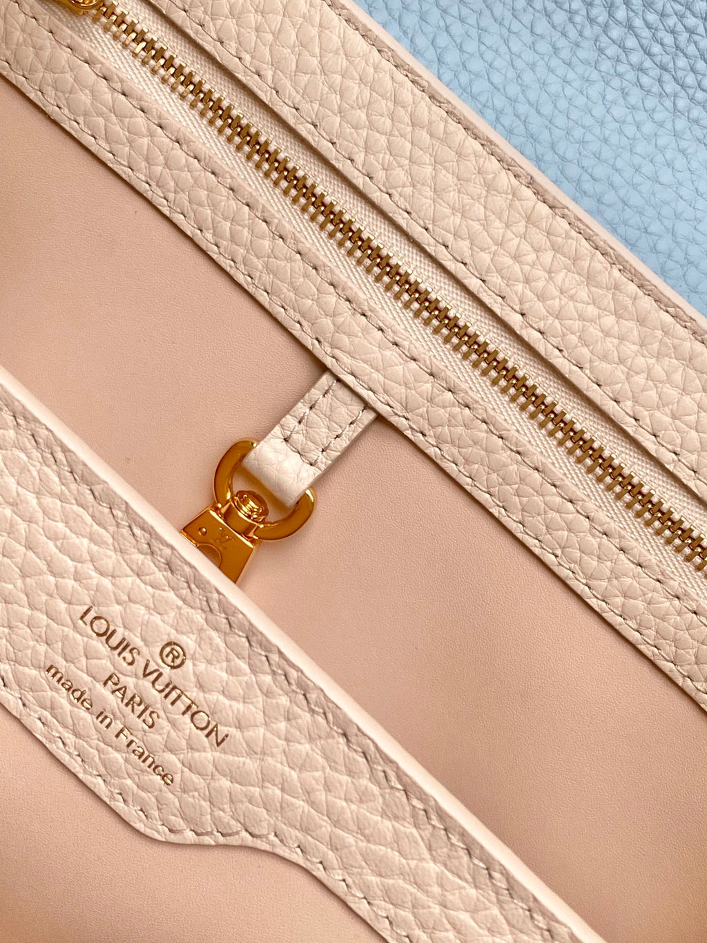 CAPUCINES BB 27 EN BLANC PERLE MIX BLEU CIEL TAURILLON QUINCAILLERIE OR