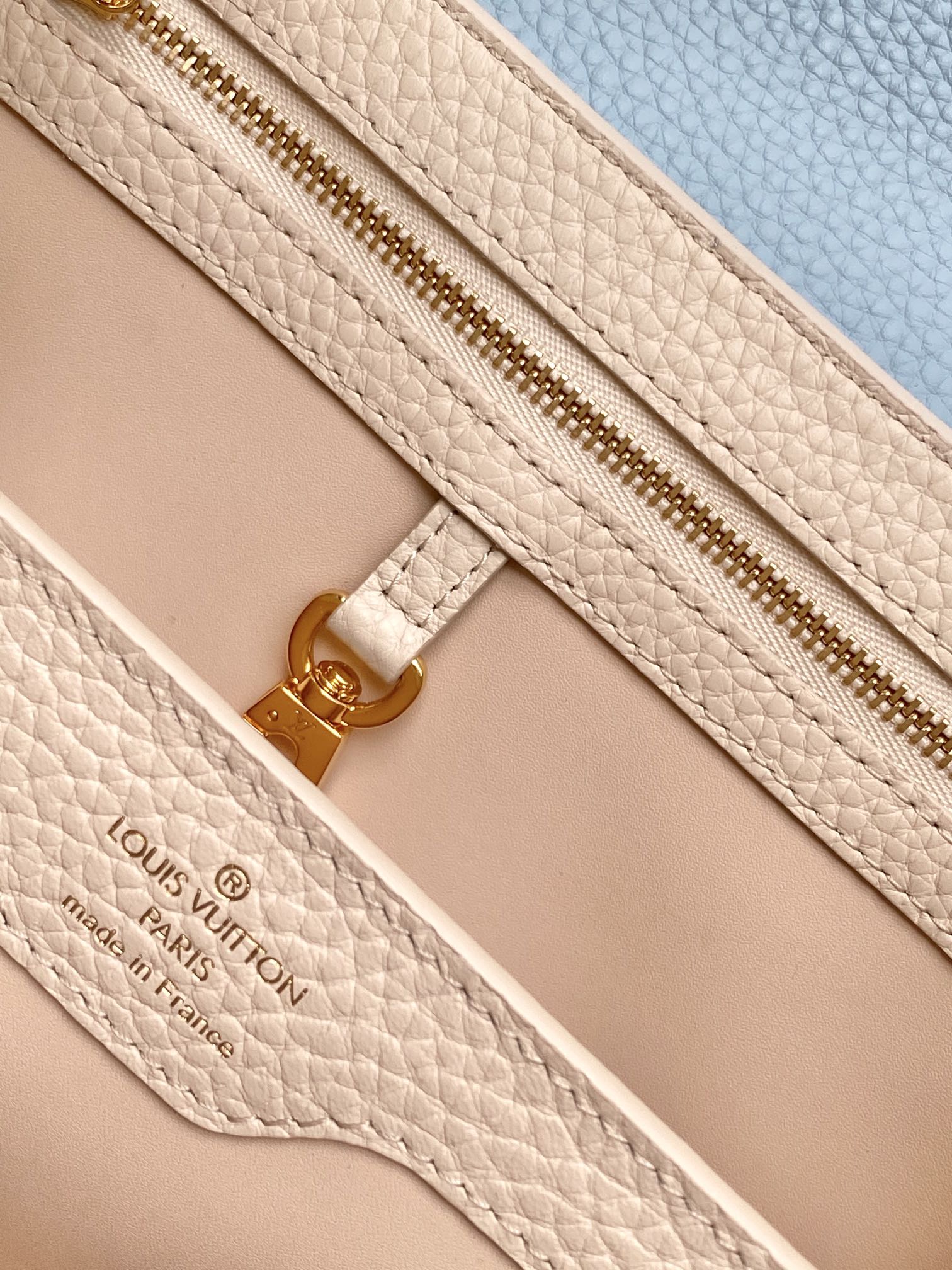 CAPUCINES BB 27 EN BLANC PERLE MIX BLEU CIEL TAURILLON QUINCAILLERIE OR