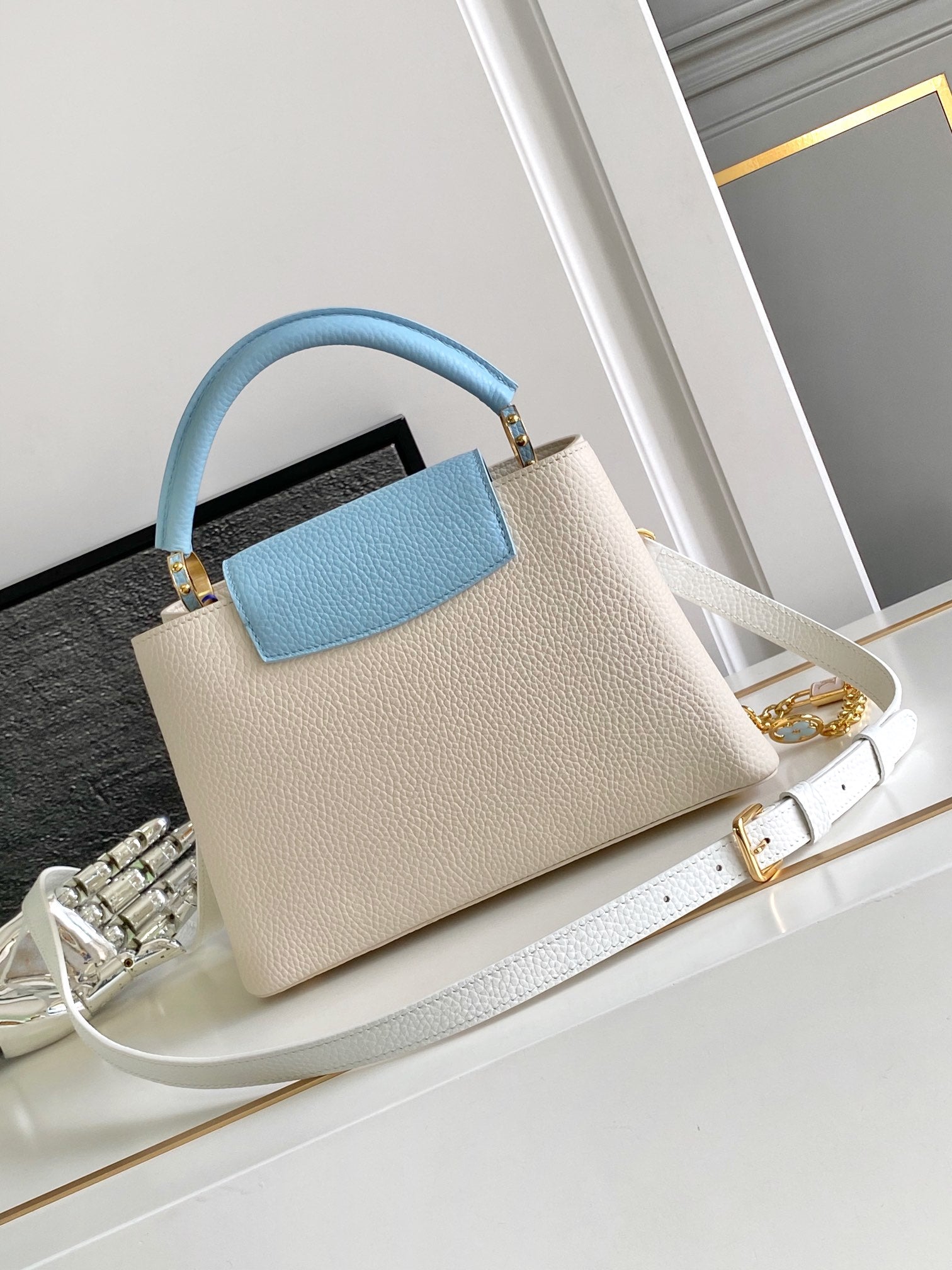 CAPUCINES BB 27 EN BLANC PERLE MIX BLEU CIEL TAURILLON QUINCAILLERIE OR