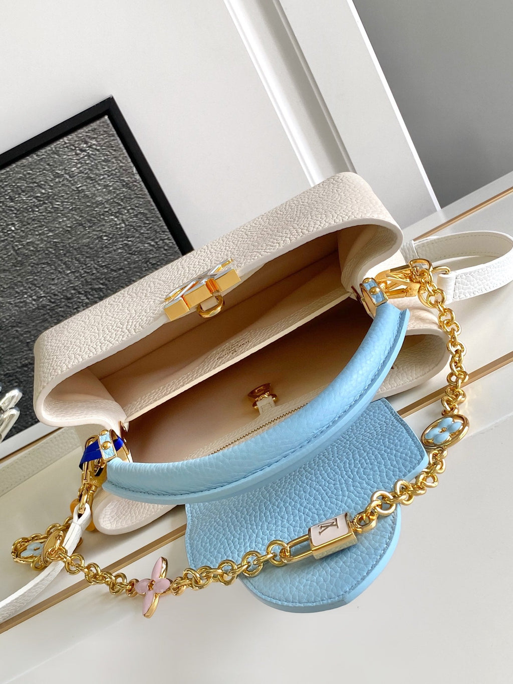 CAPUCINES BB 27 EN BLANC PERLE MIX BLEU CIEL TAURILLON QUINCAILLERIE OR
