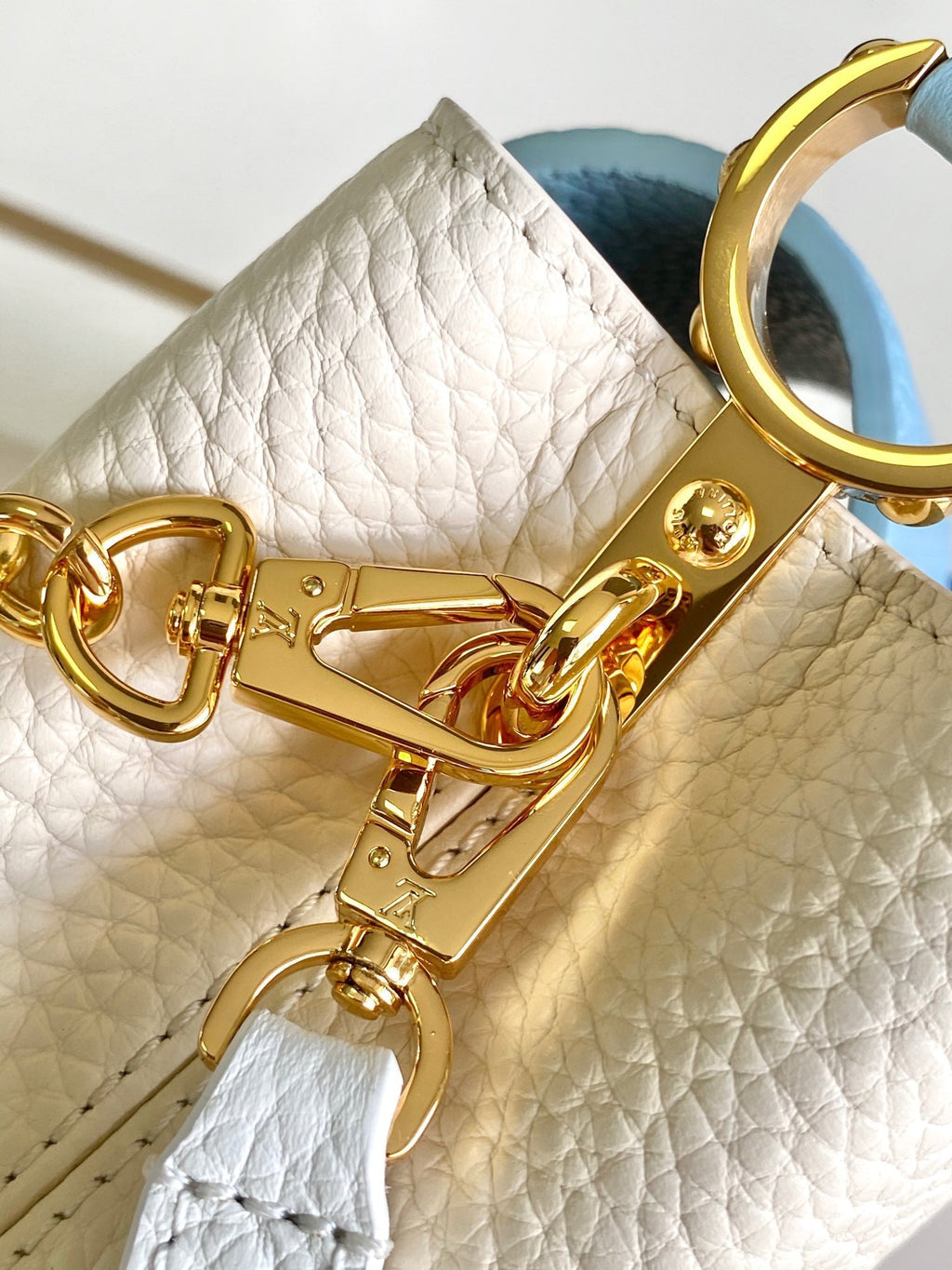 CAPUCINES MINI 21 EN BLANC PERLE MIX BLEU CIEL TAURILLON QUINCAILLERIE OR