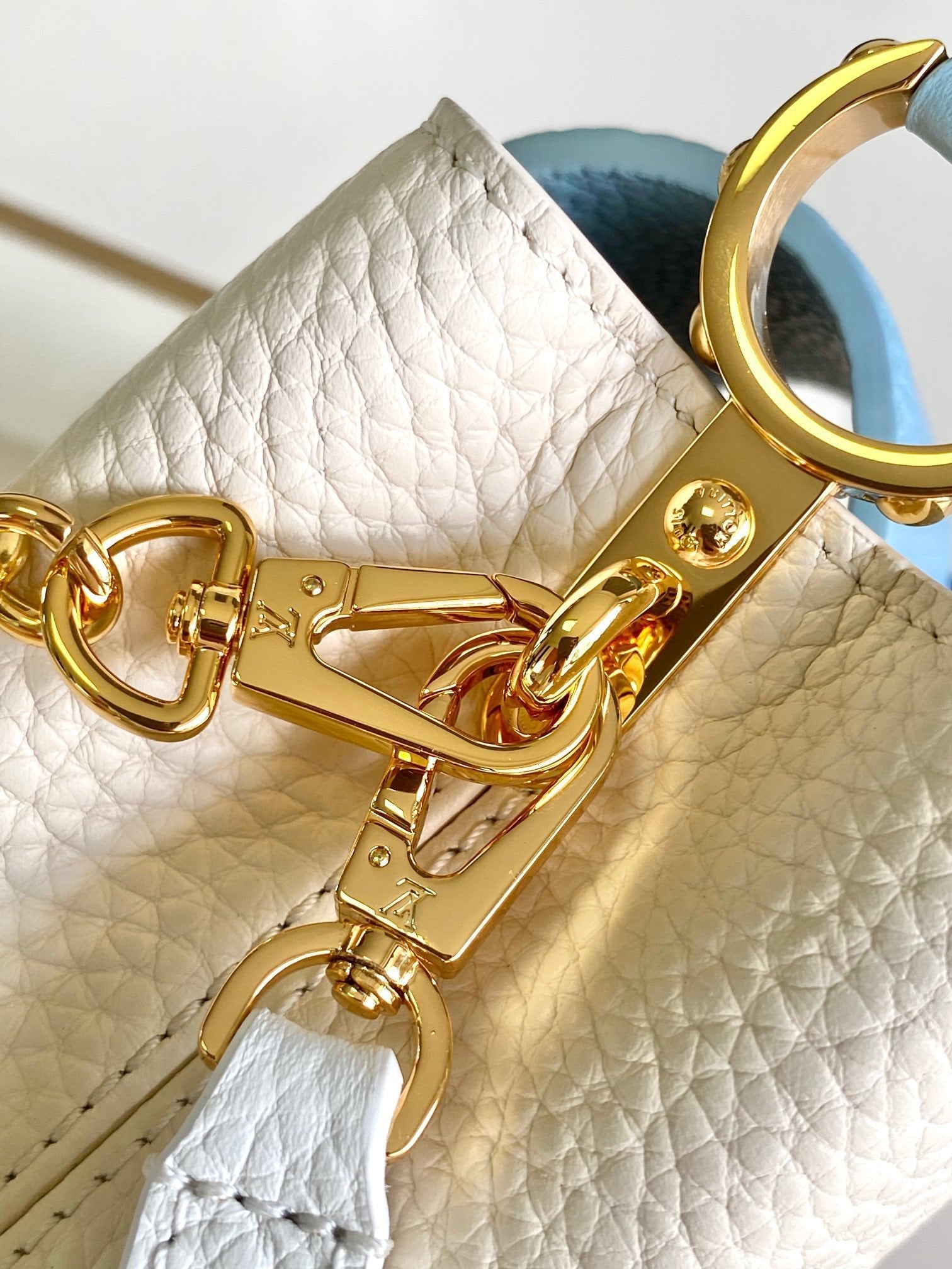 CAPUCINES MINI 21 EN BLANC PERLE MIX BLEU CIEL TAURILLON QUINCAILLERIE OR