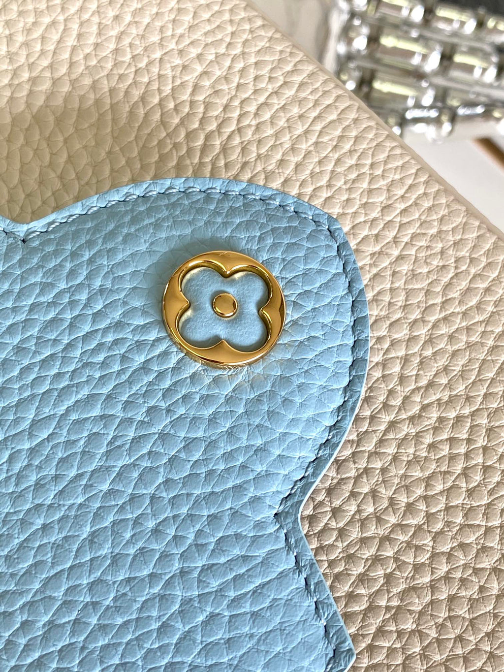 CAPUCINES MINI 21 EN BLANC PERLE MIX BLEU CIEL TAURILLON QUINCAILLERIE OR
