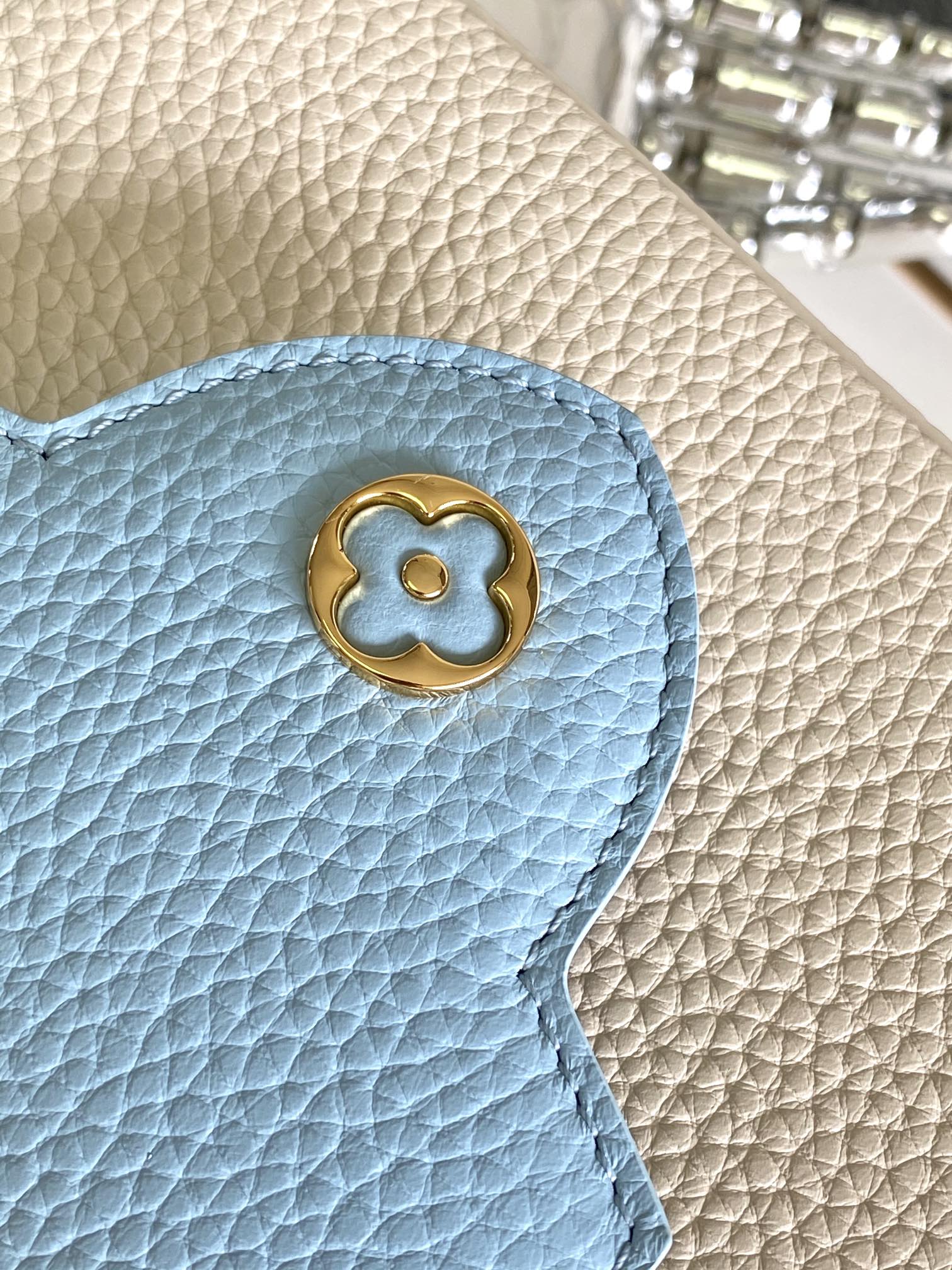 CAPUCINES MINI 21 EN BLANC PERLE MIX BLEU CIEL TAURILLON QUINCAILLERIE OR