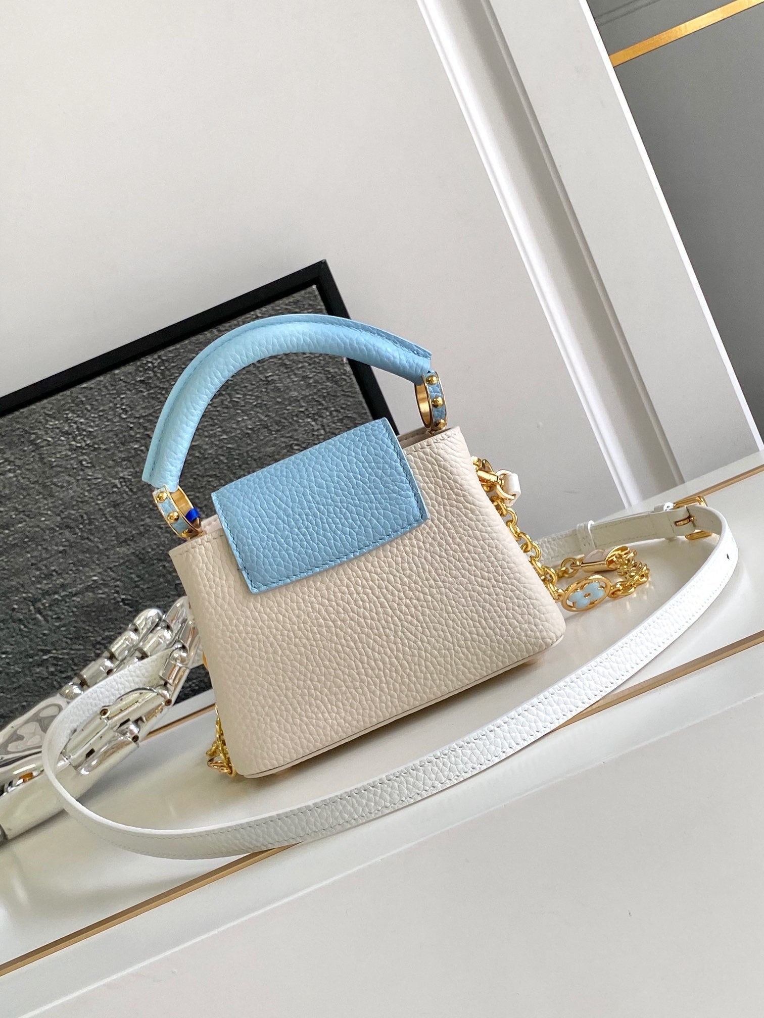 CAPUCINES NANO 16 EN BLANC PERLE MÉLANGÉ BLEU CIEL TAURILLON QUINCAILLERIE OR