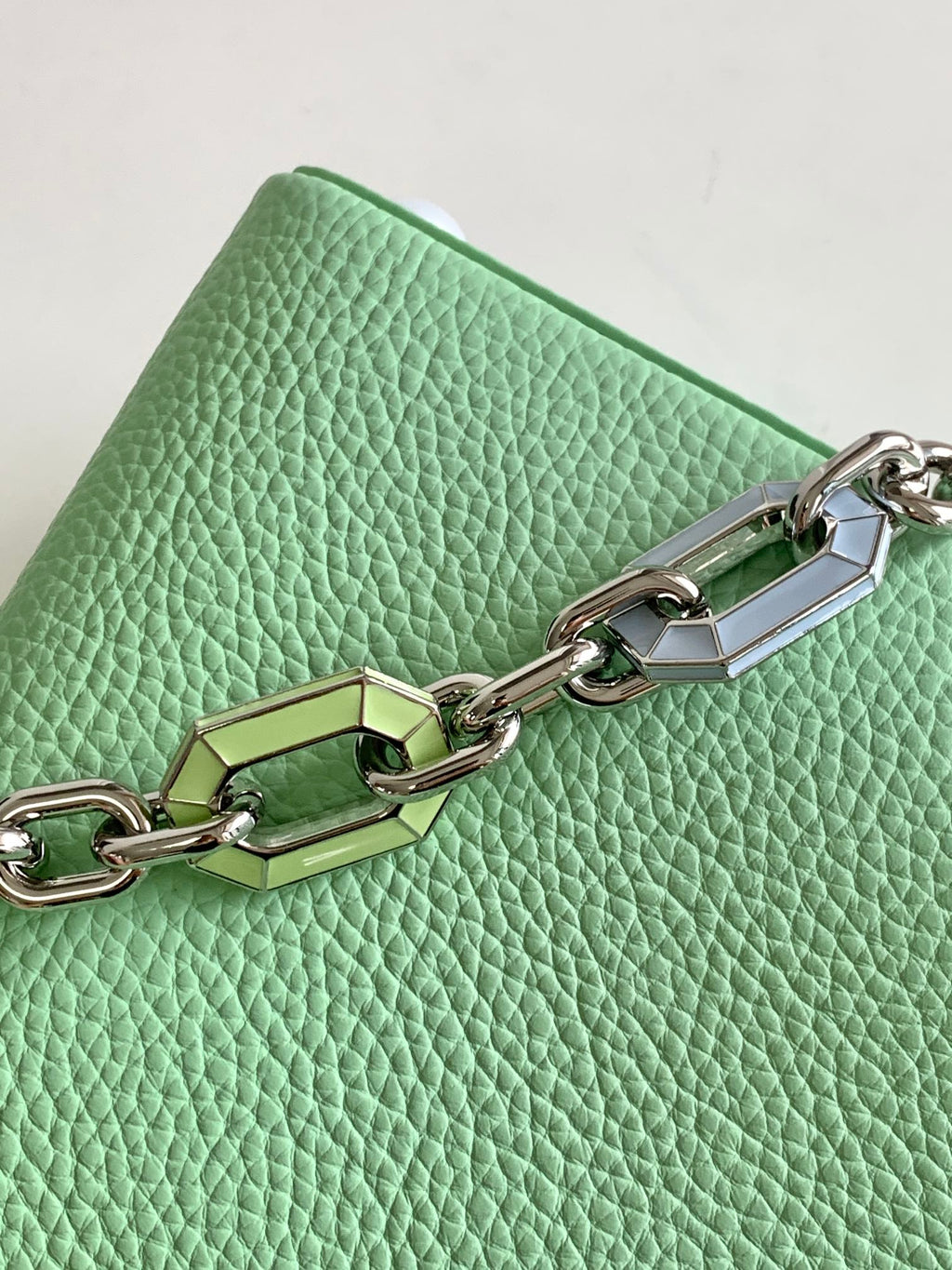 CAPUCINES BB 27 EN VERT CLAIR TAURILLON QUINCAILLERIE ARGENTÉE