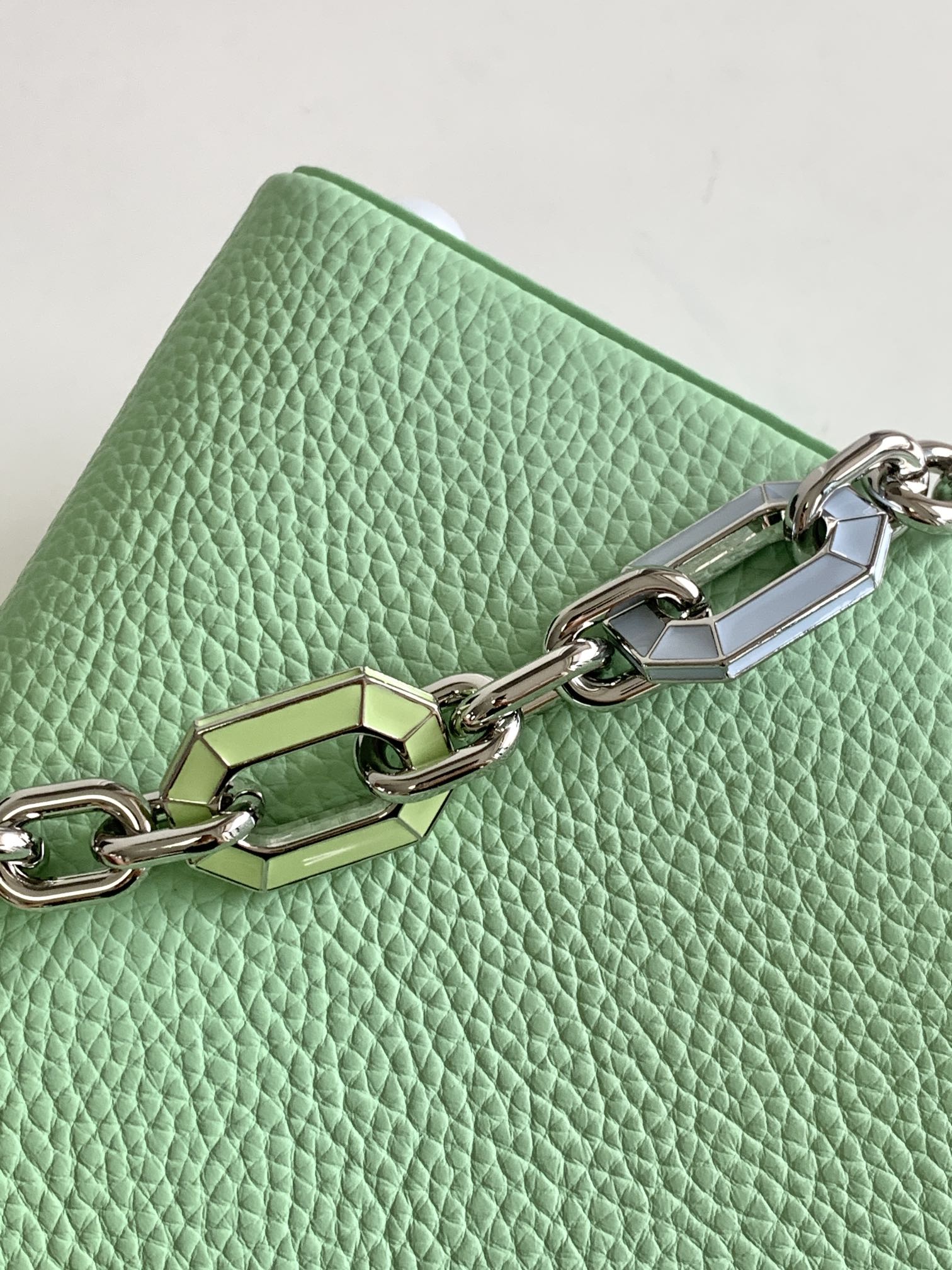 CAPUCINES BB 27 EN VERT CLAIR TAURILLON QUINCAILLERIE ARGENTÉE