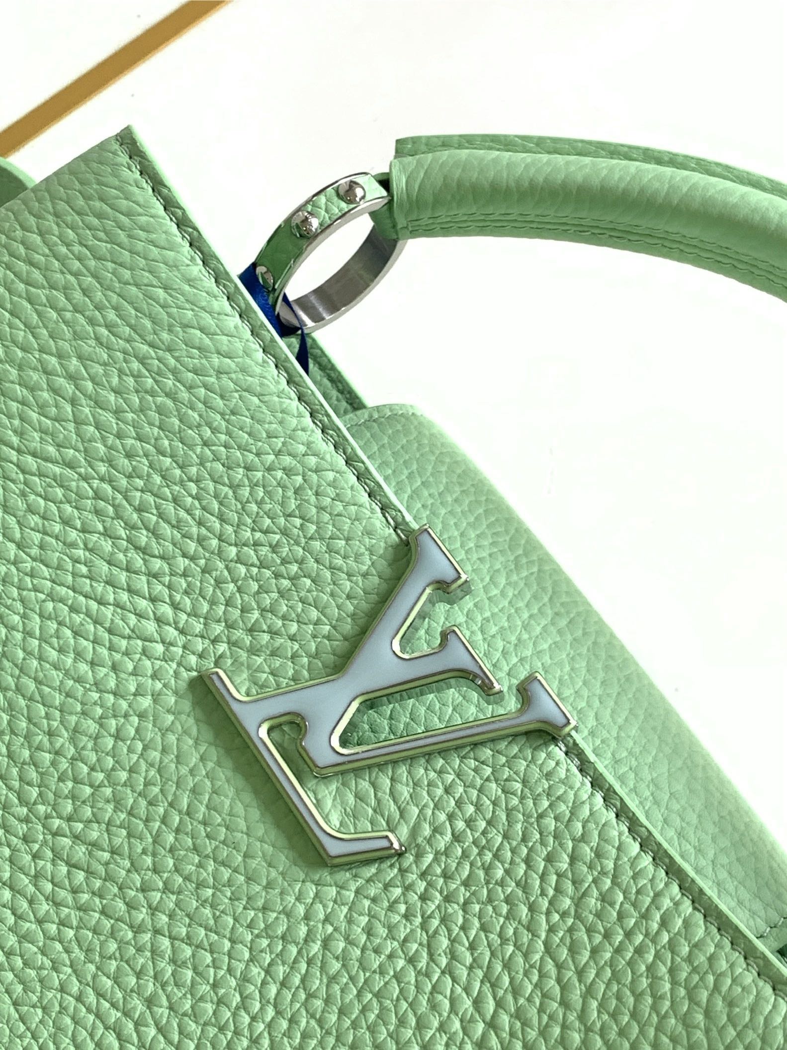 CAPUCINES BB 27 EN VERT CLAIR TAURILLON QUINCAILLERIE ARGENTÉE