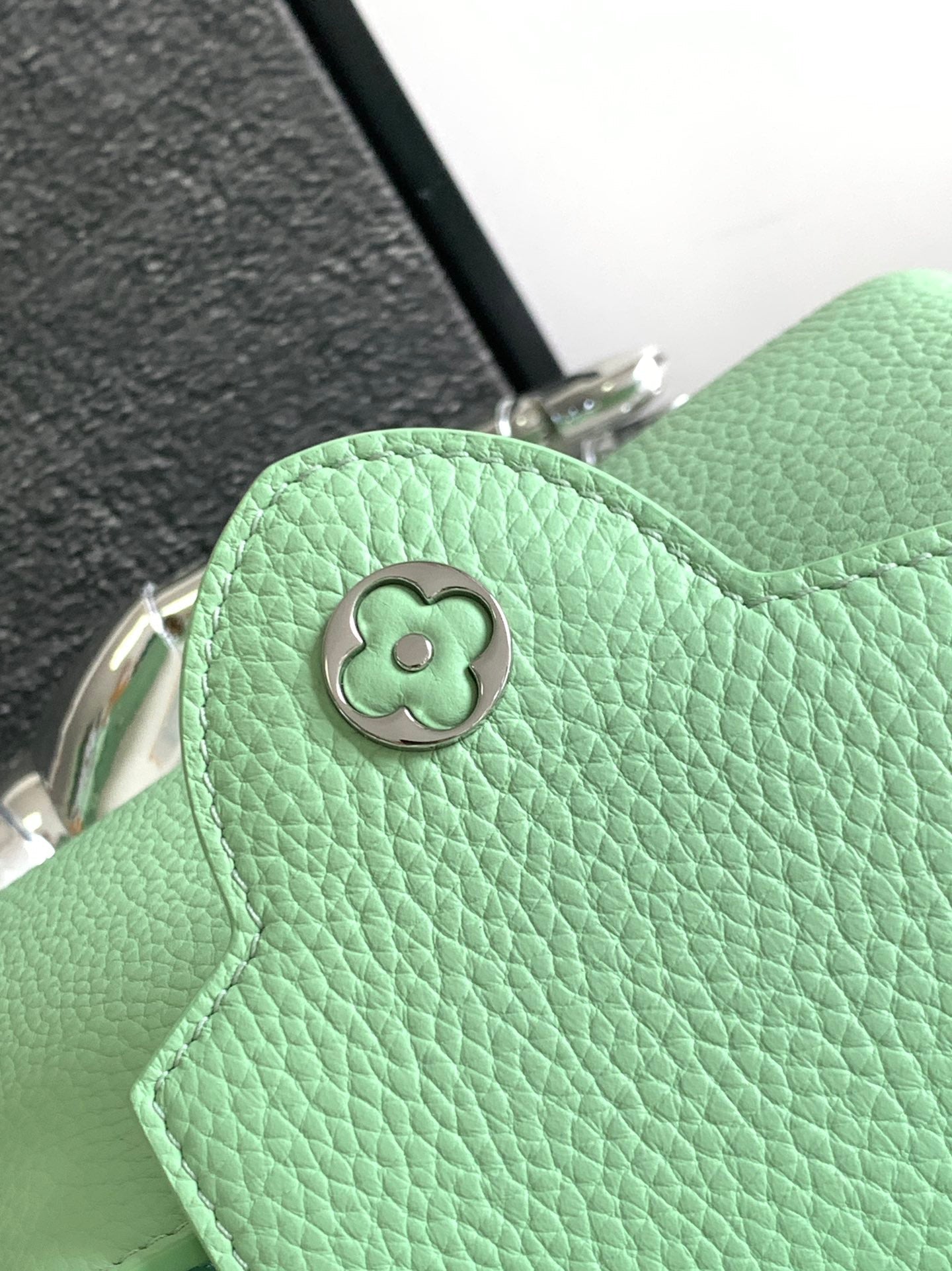 CAPUCINES MINI 21 EN VERT CLAIR TAURILLON QUINCAILLERIE ARGENTÉE