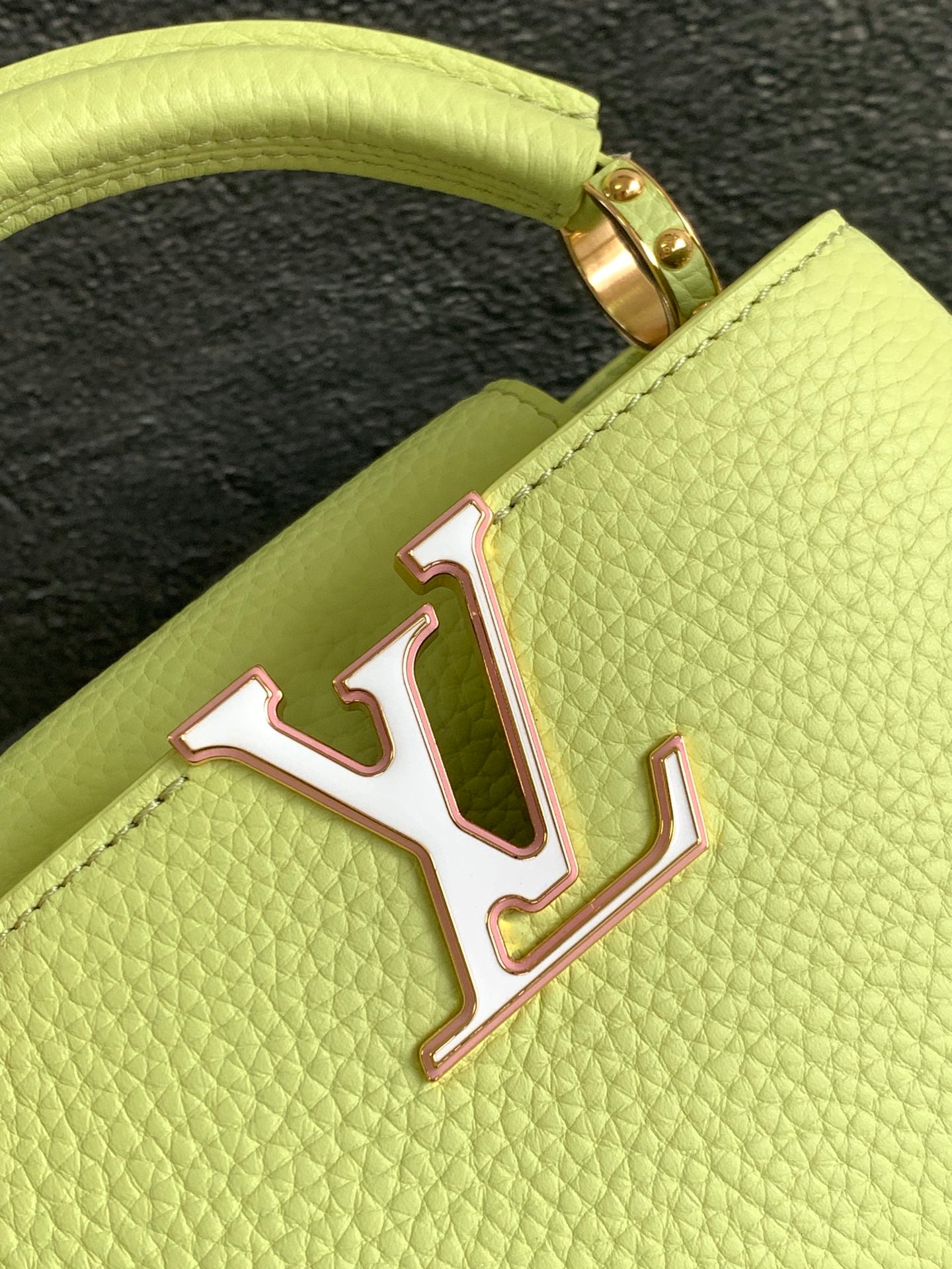 CAPUCINES MINI 21 EN QUINCAILLERIE OR TAURILLON VERT POIRE