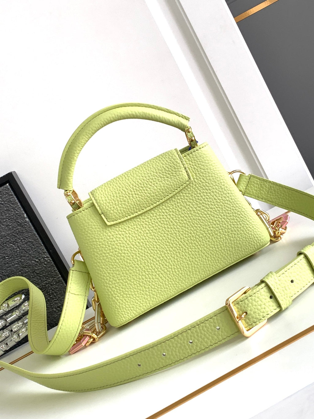CAPUCINES MINI 21 EN QUINCAILLERIE OR TAURILLON VERT POIRE