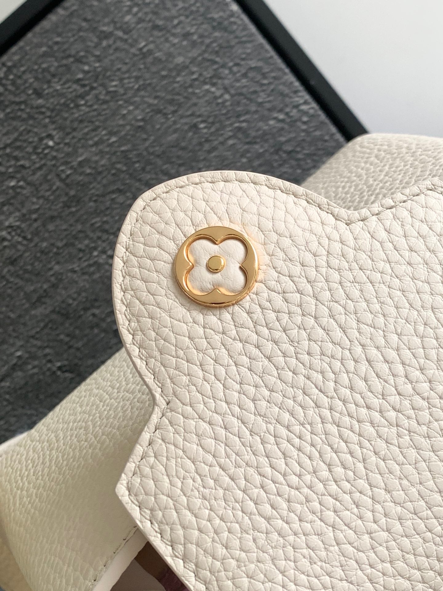 CAPUCINES MINI 21 EN TAURILLON BLANC PERLE QUINCAILLERIE OR