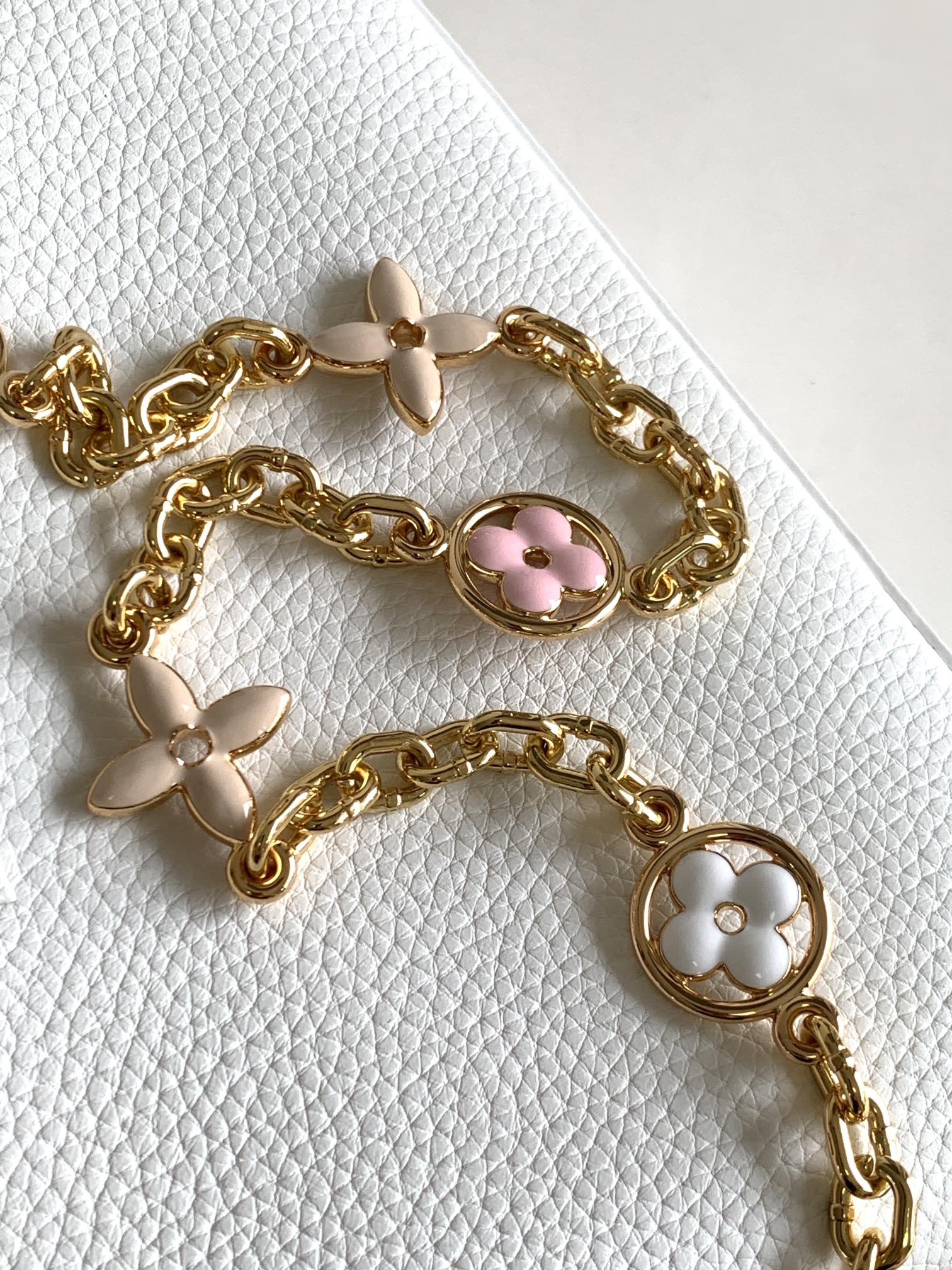 CAPUCINES BB 27 EN BLANC MIX ROSE ET BEIGE TAURILLON QUINCAILLERIE OR