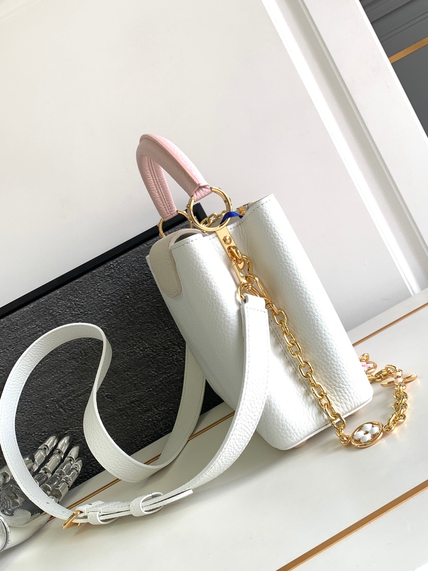 CAPUCINES BB 27 EN BLANC MIX ROSE ET BEIGE TAURILLON QUINCAILLERIE OR