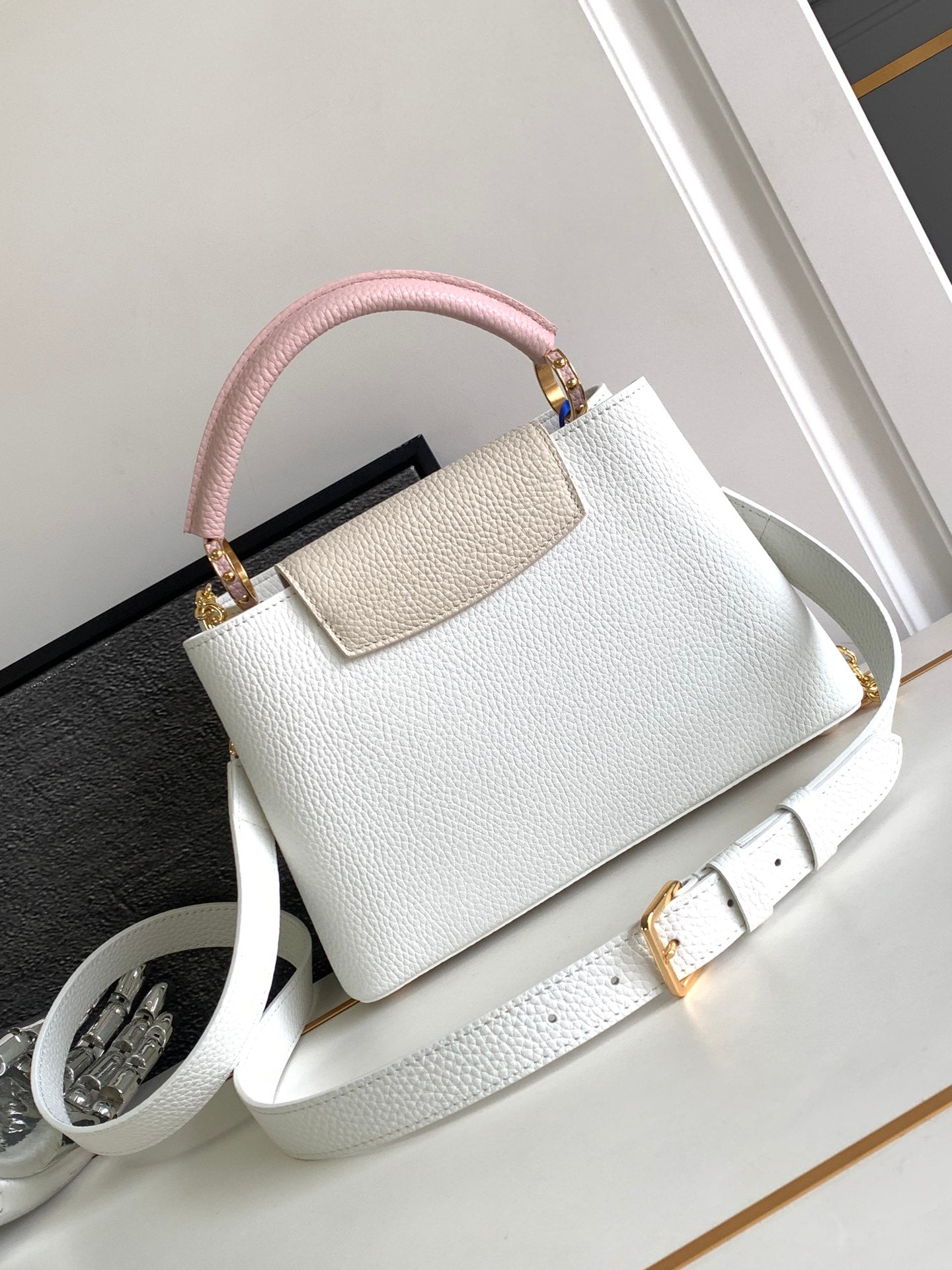 CAPUCINES BB 27 EN BLANC MIX ROSE ET BEIGE TAURILLON QUINCAILLERIE OR