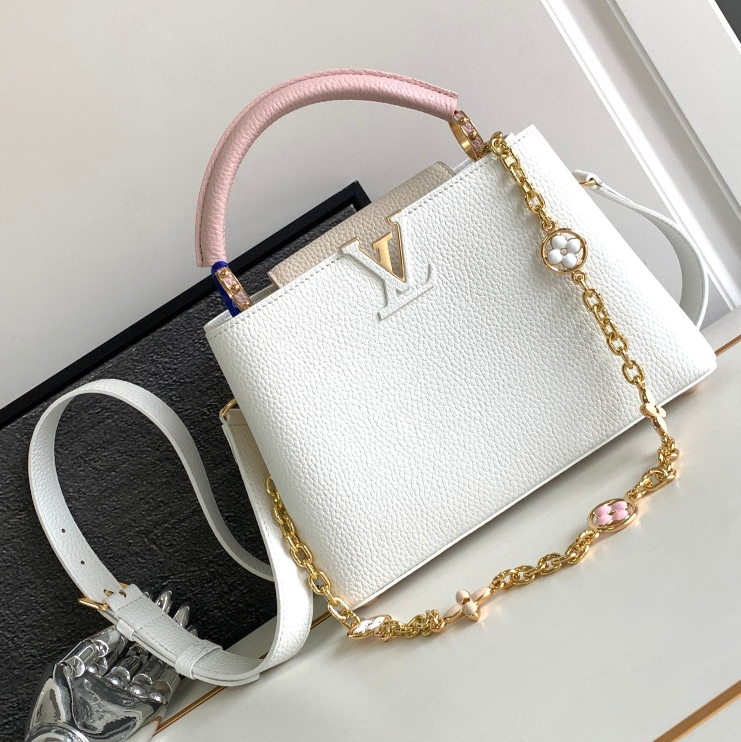 CAPUCINES BB 27 EN BLANC MIX ROSE ET BEIGE TAURILLON QUINCAILLERIE OR