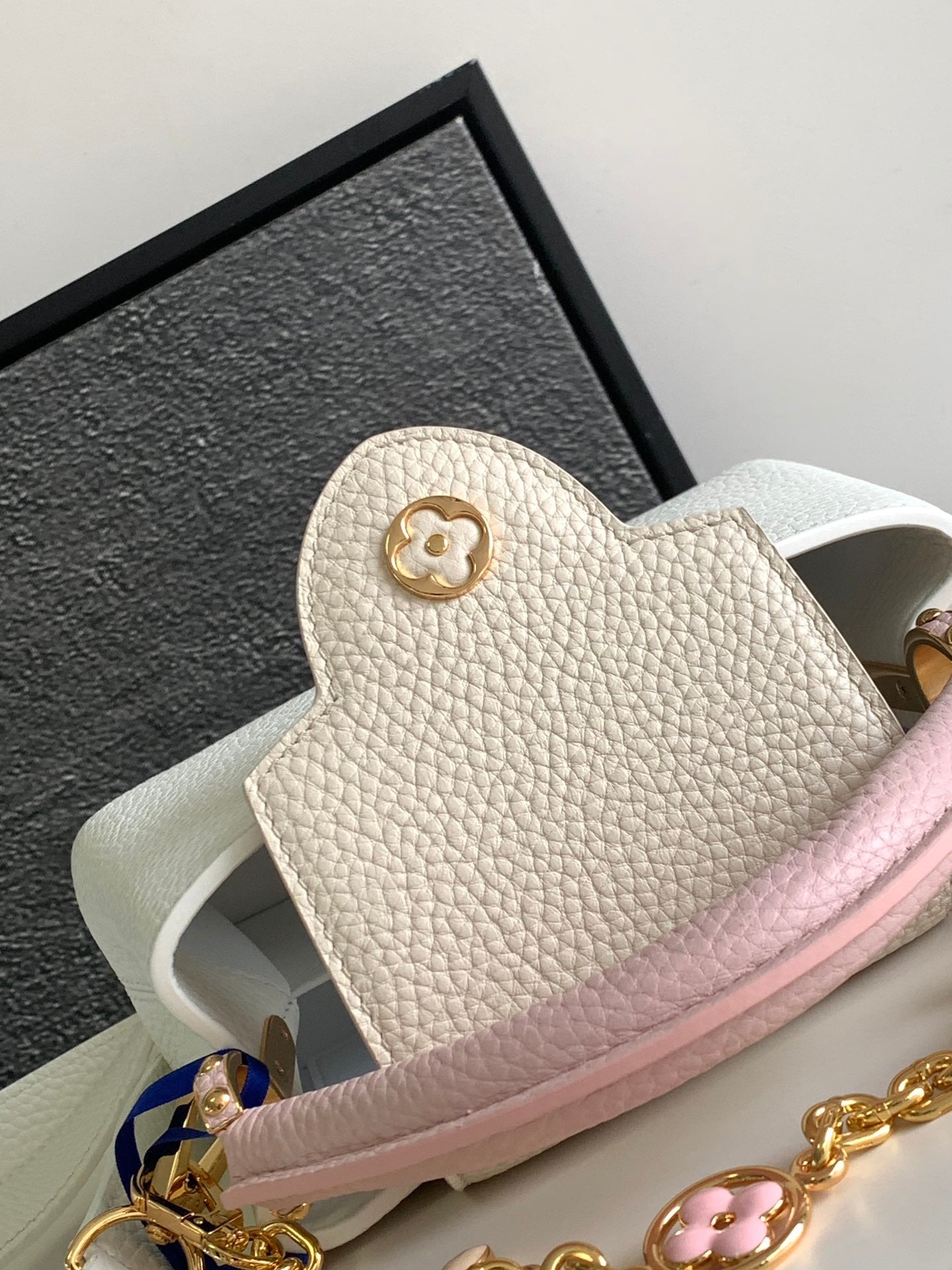 CAPUCINES MINI 21 EN BLANC MIX ROSE ET BEIGE TAURILLON QUINCAILLERIE OR