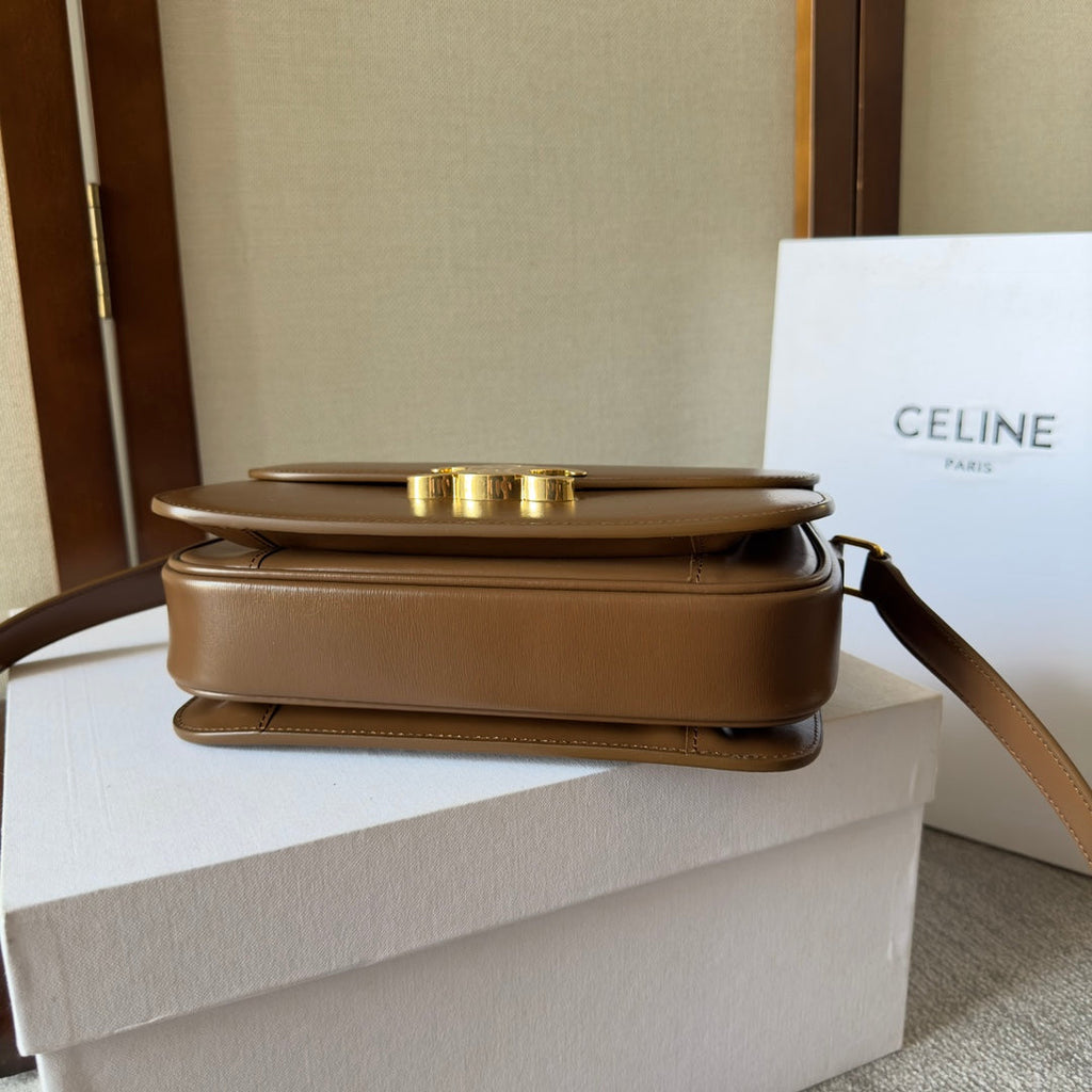 CLASSIQUE TRIOMPHE 22 CUIR DE VEAU MARRON FONCÉ ACIER DORÉ