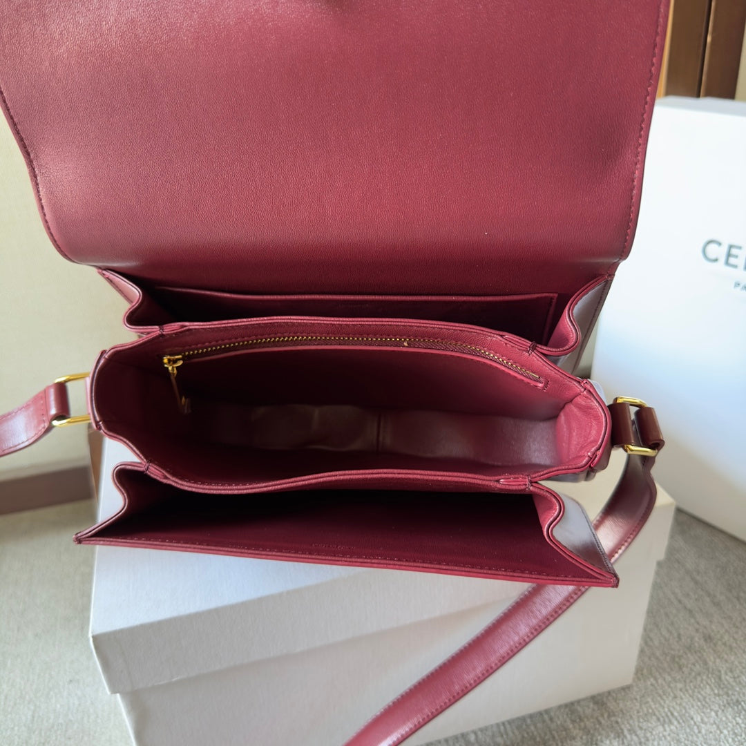CLASSIQUE TRIOMPHE 22 CUIR DE VEAU ROUGE FONCÉ DORÉ