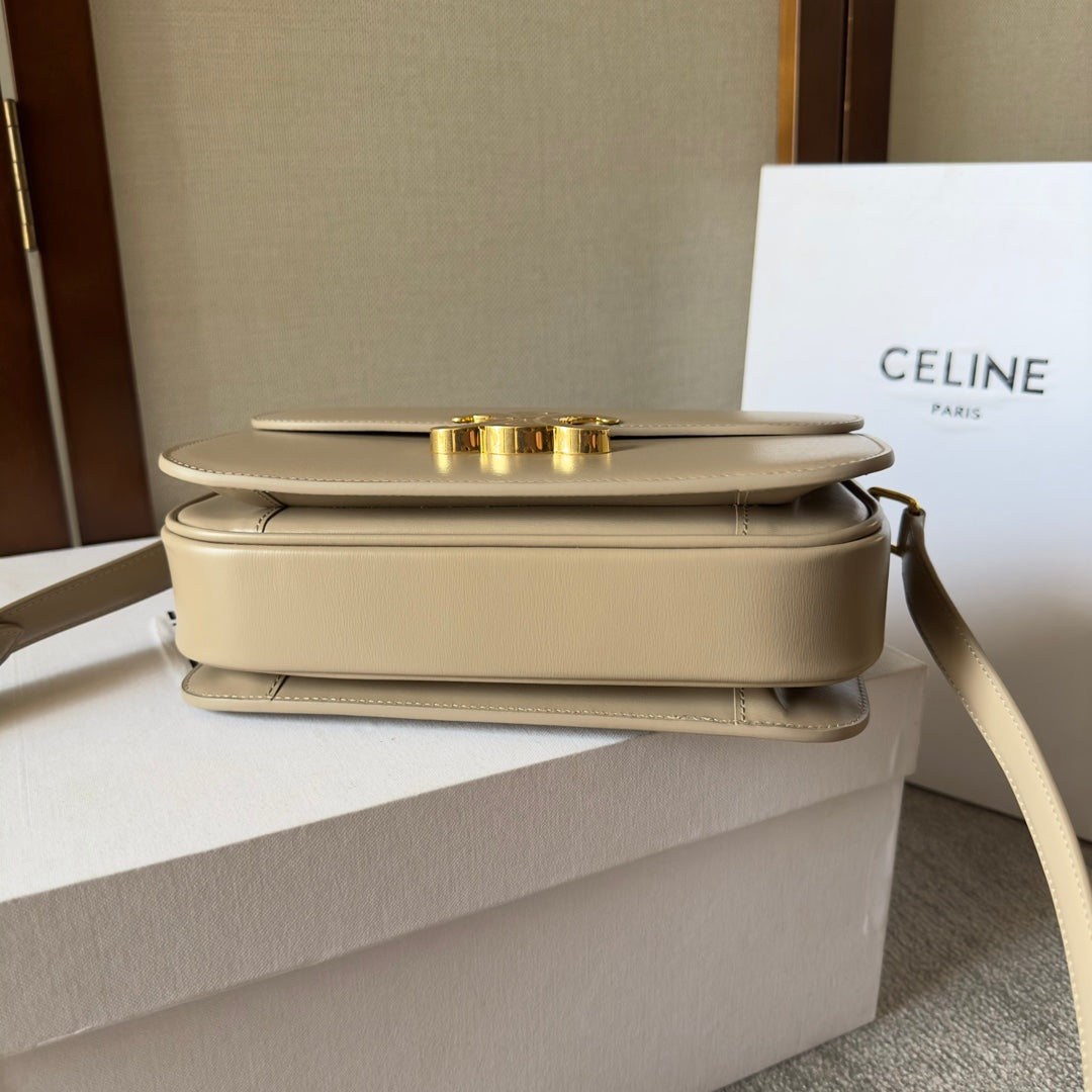 CLASSIQUE TRIOMPHE 22 CUIR DE VEAU BEIGE QUINCAILLERIE OR