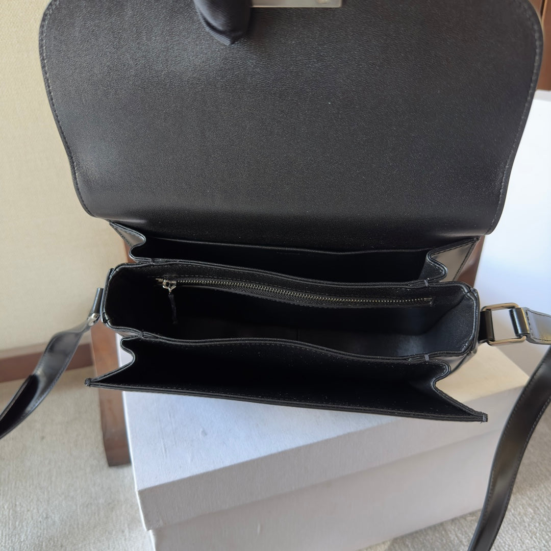 CLASSIQUE TRIOMPHE 22 QUINCAILLERIE EN CUIR DE VEAU NOIR ARGENT