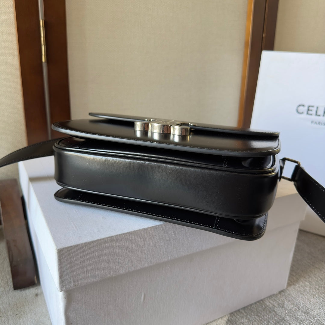 CLASSIQUE TRIOMPHE 22 QUINCAILLERIE EN CUIR DE VEAU NOIR ARGENT