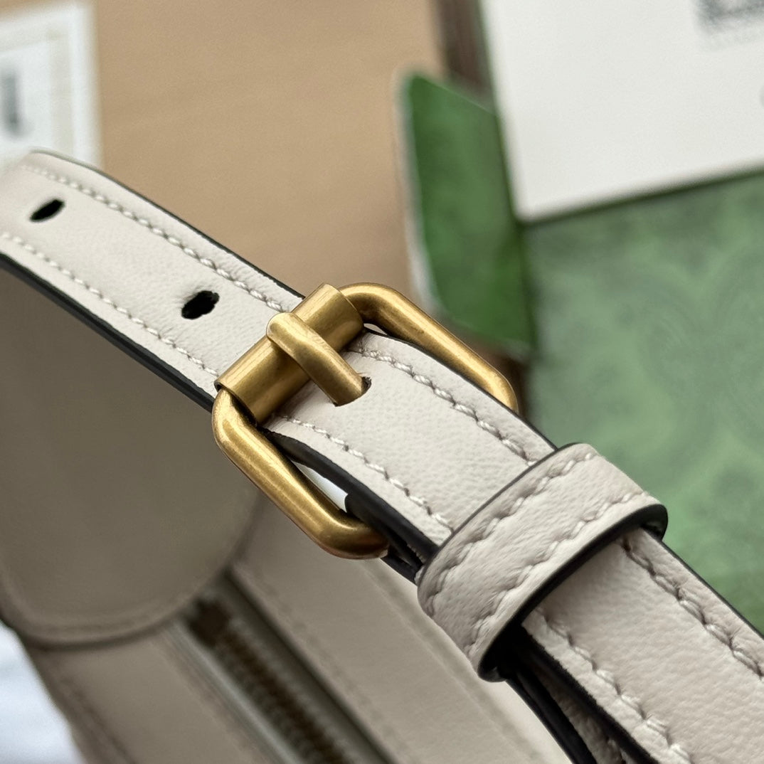 GG MARMONT DEMI-LUNE 21 CM EN CUIR DE VEAU BLANC QUINCAILLERIE DORÉ