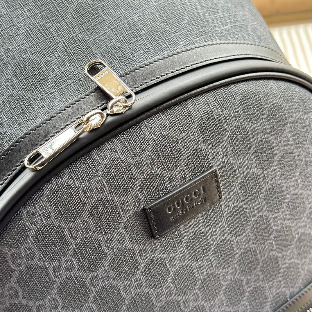 SAC À DOS 44 EN TOILE MONOGRAMME GRISE ET BORDURE EN CUIR NOIR