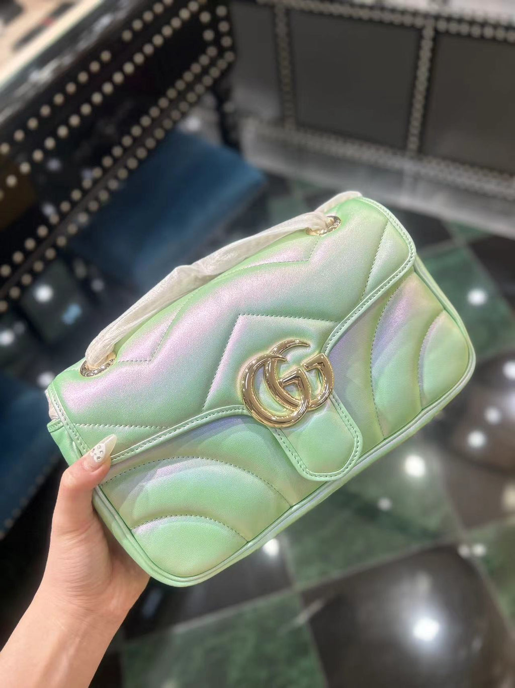 SAC À BANDOULIÈRE MOYEN GG MARMONT 26 EN CUIR DE VEAU VERT IRISÉ
