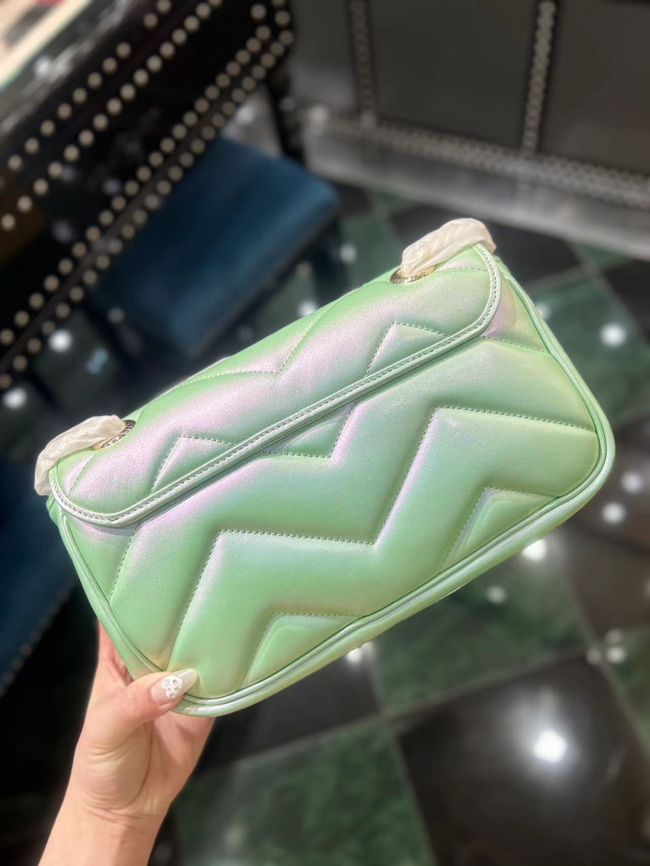 SAC À BANDOULIÈRE MOYEN GG MARMONT 26 EN CUIR DE VEAU VERT IRISÉ
