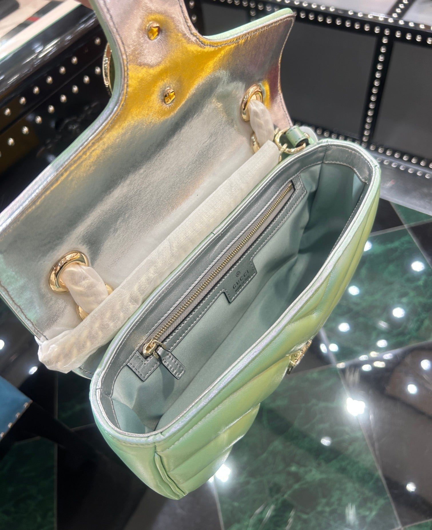 SAC À BANDOULIÈRE MOYEN GG MARMONT 26 EN CUIR DE VEAU VERT IRISÉ