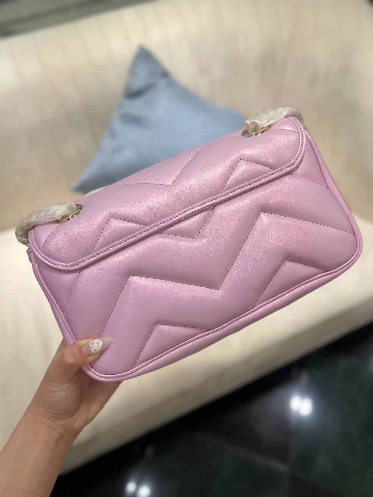 SAC À BANDOULIÈRE MOYEN GG MARMONT 26 EN CUIR DE VEAU ROSE CLAIR