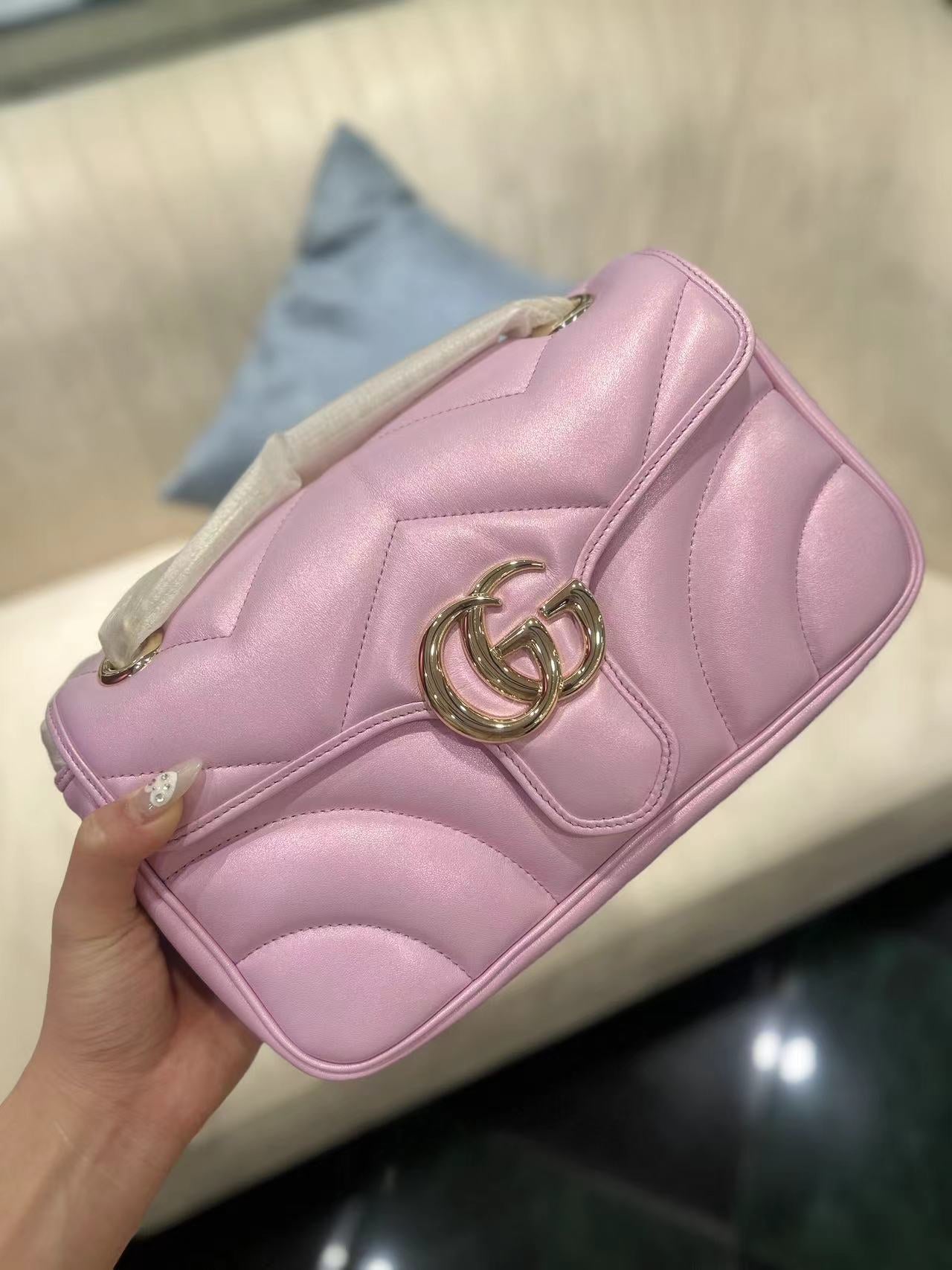 SAC À BANDOULIÈRE MOYEN GG MARMONT 26 EN CUIR DE VEAU ROSE CLAIR