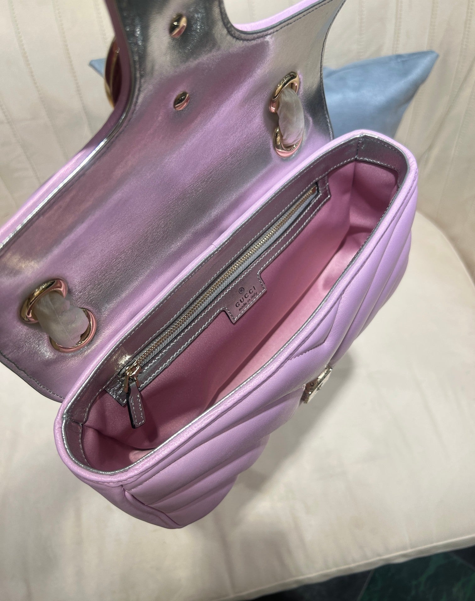 SAC À BANDOULIÈRE MOYEN GG MARMONT 26 EN CUIR DE VEAU ROSE CLAIR